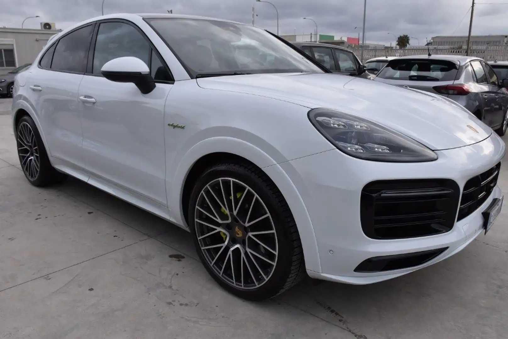 Porsche Cayenne Coupé 3.0 E-Hybrid Platinum Edition *schermi,full Bianco - 2