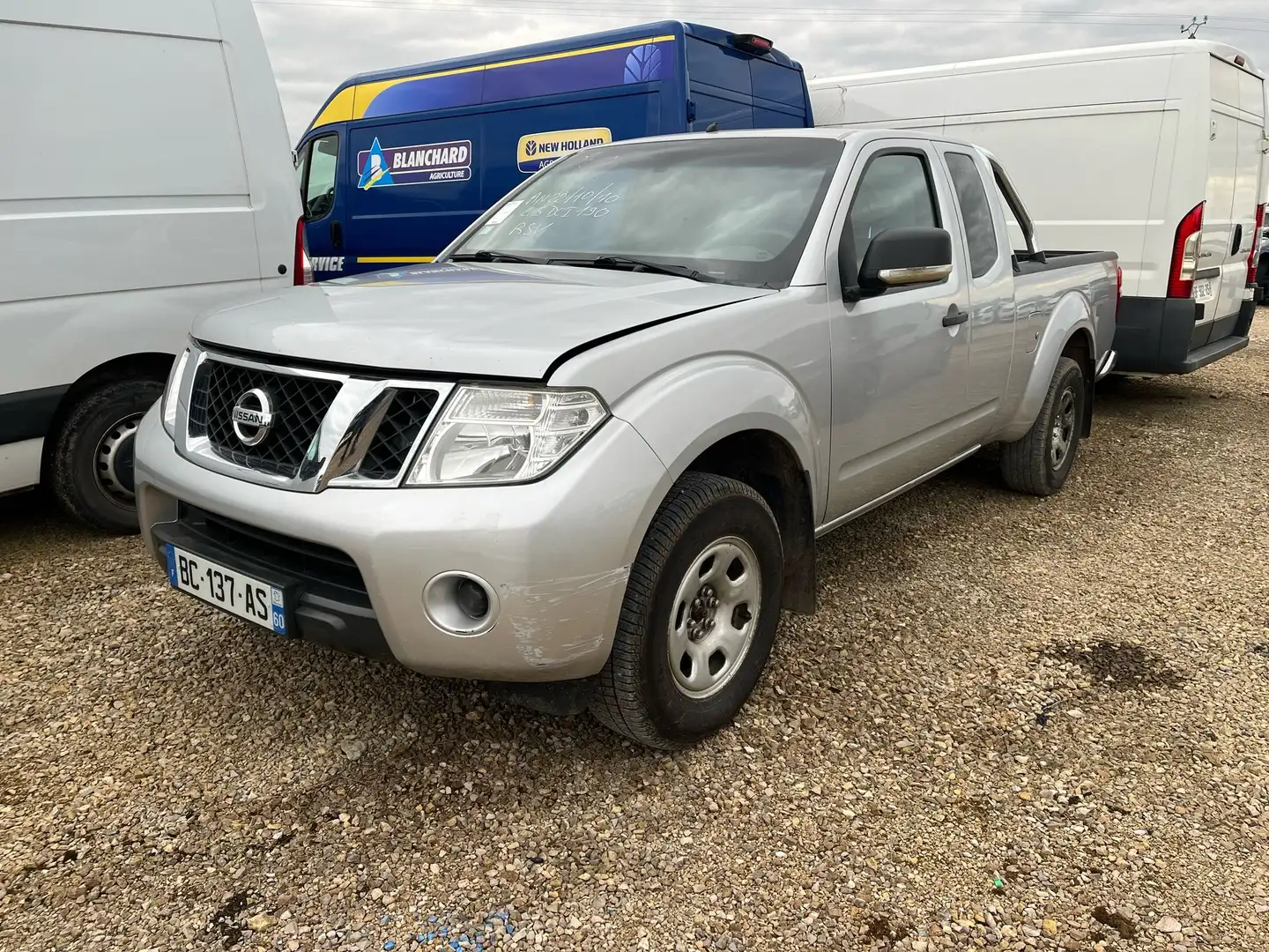 Nissan Navara 2.5 DCi 190 King-Cab LE / BC137 Grau - 2