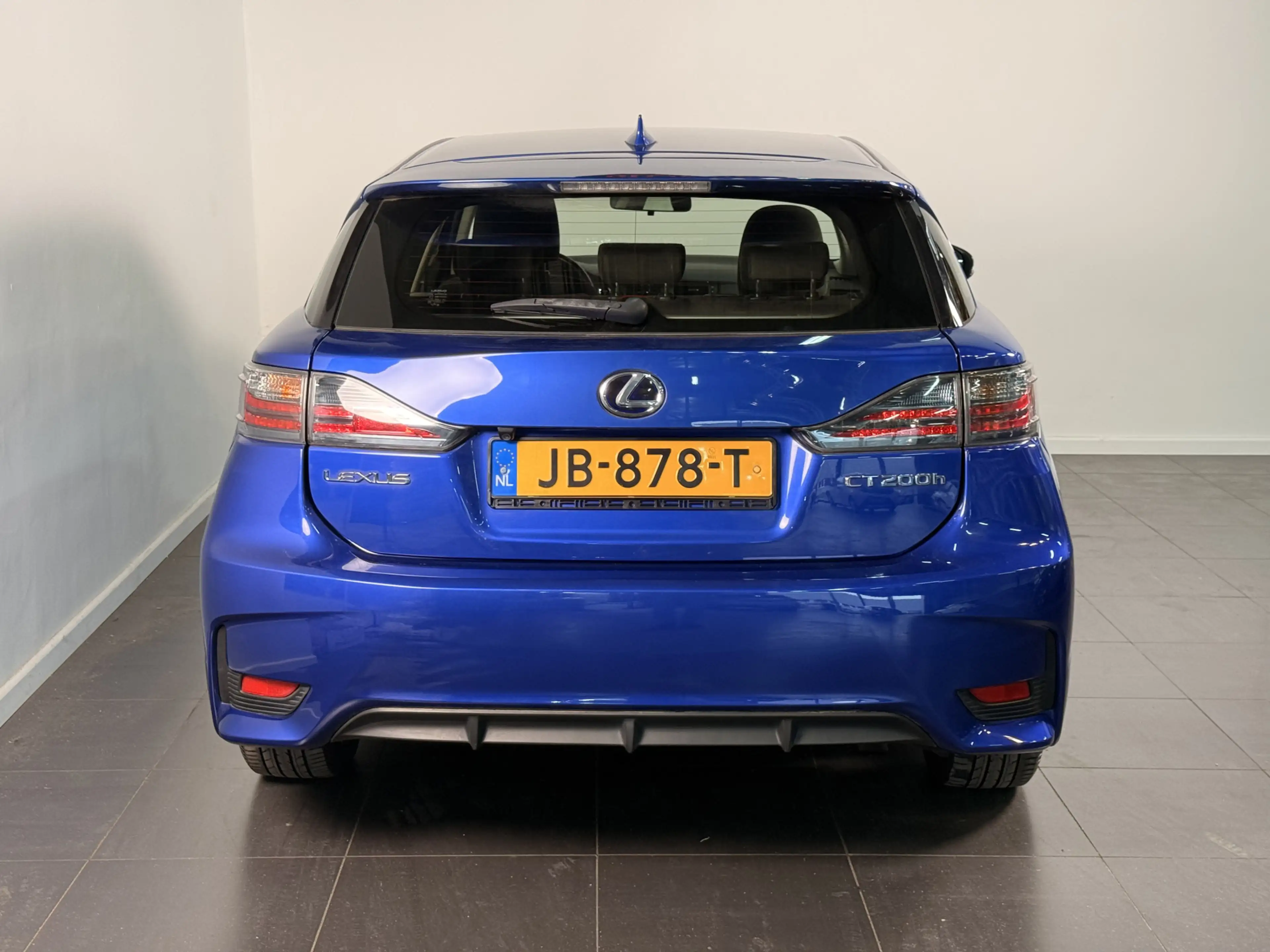 Lexus CT 200h — photo 5