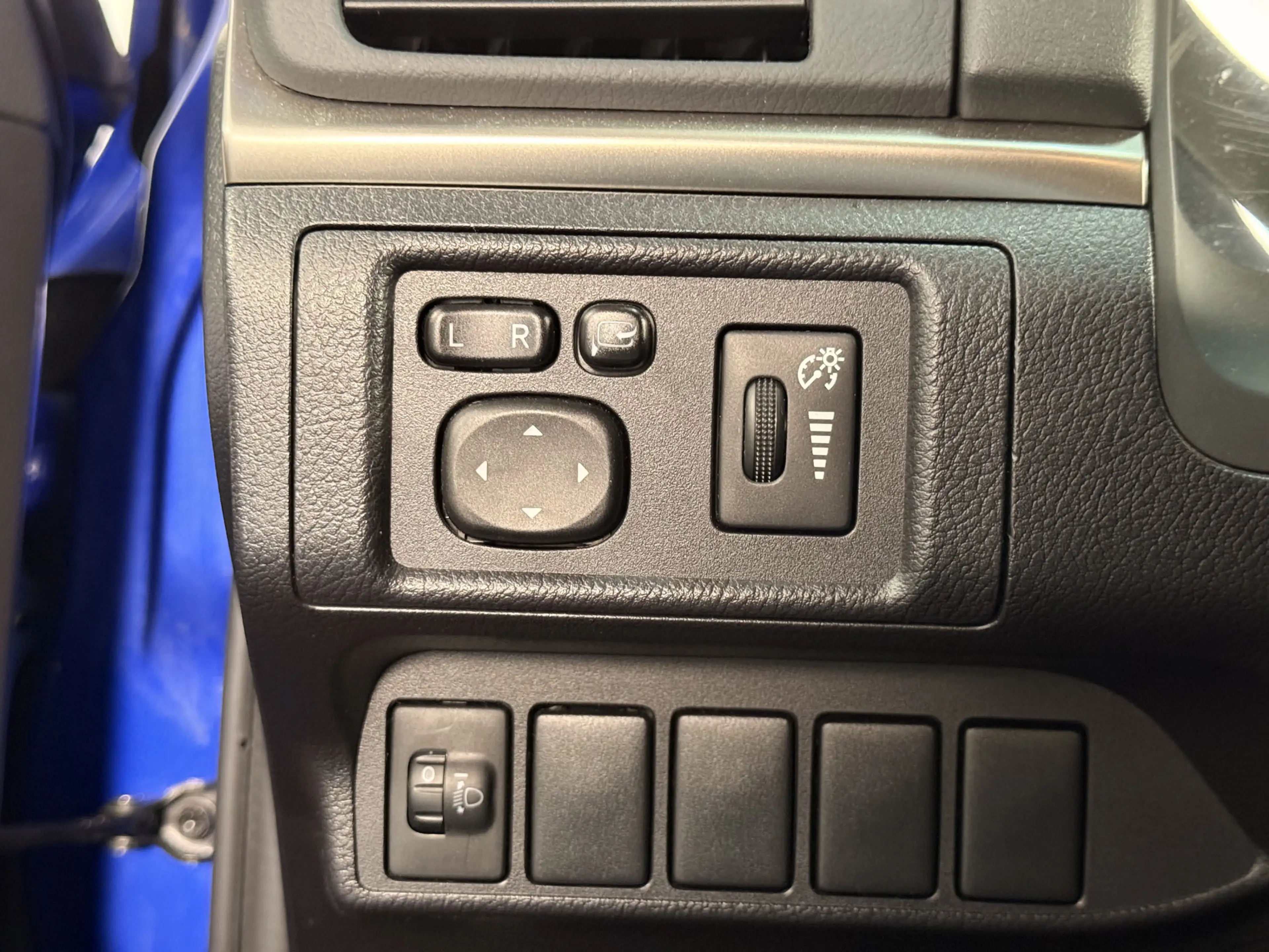 Lexus CT 200h — photo 8