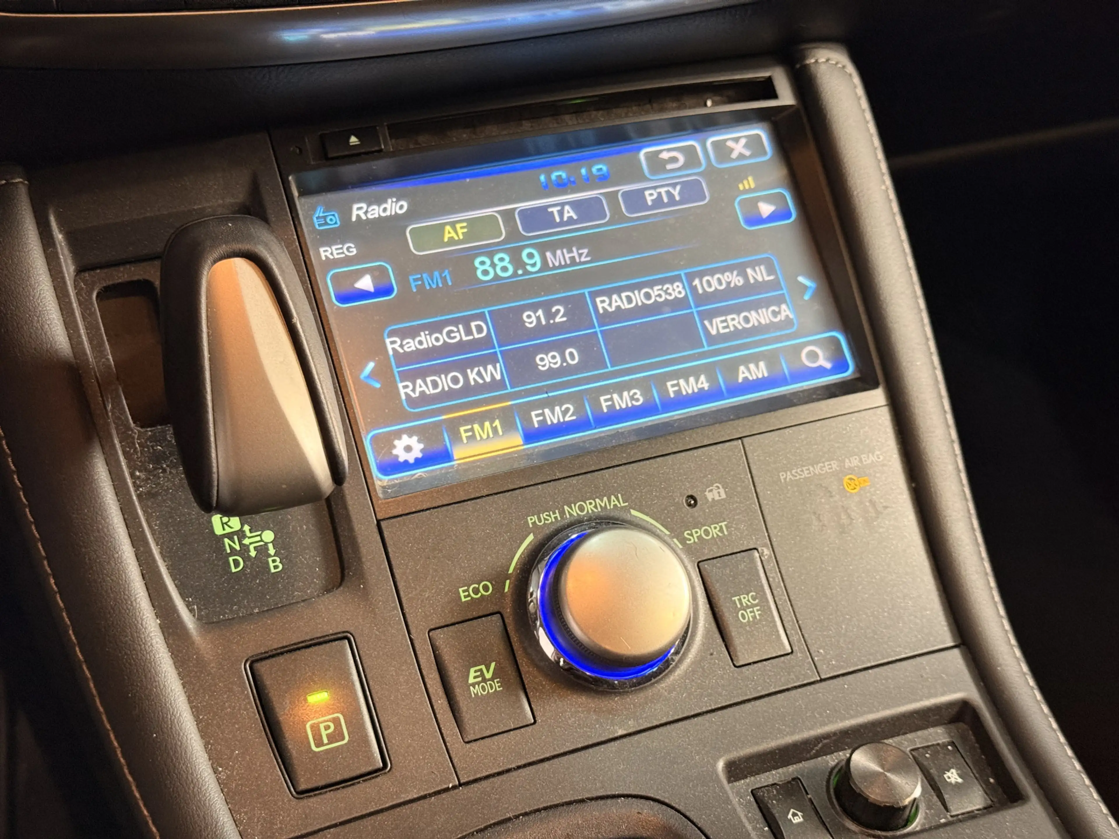 Lexus CT 200h — photo 14
