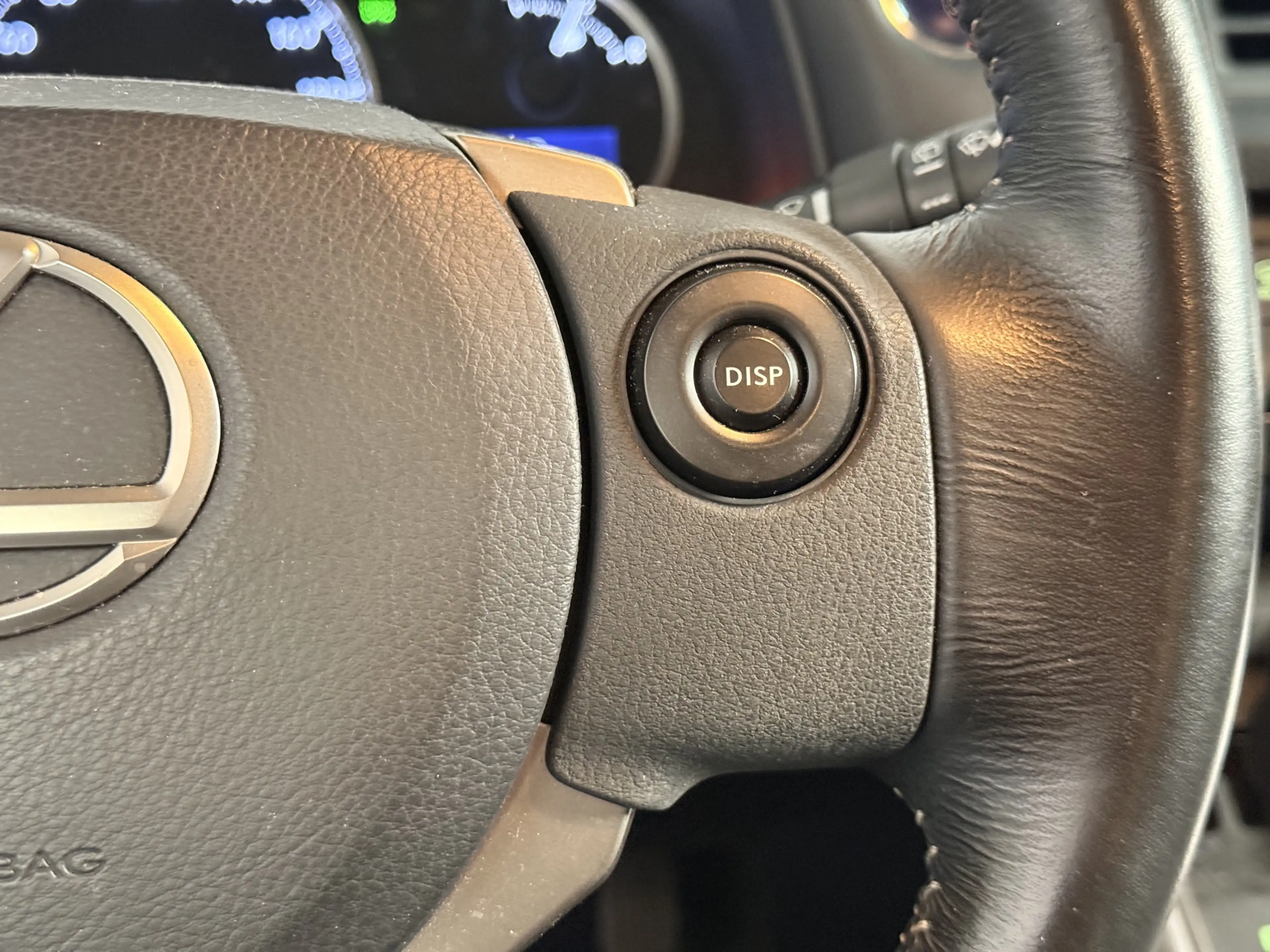 Lexus CT 200h — photo 11