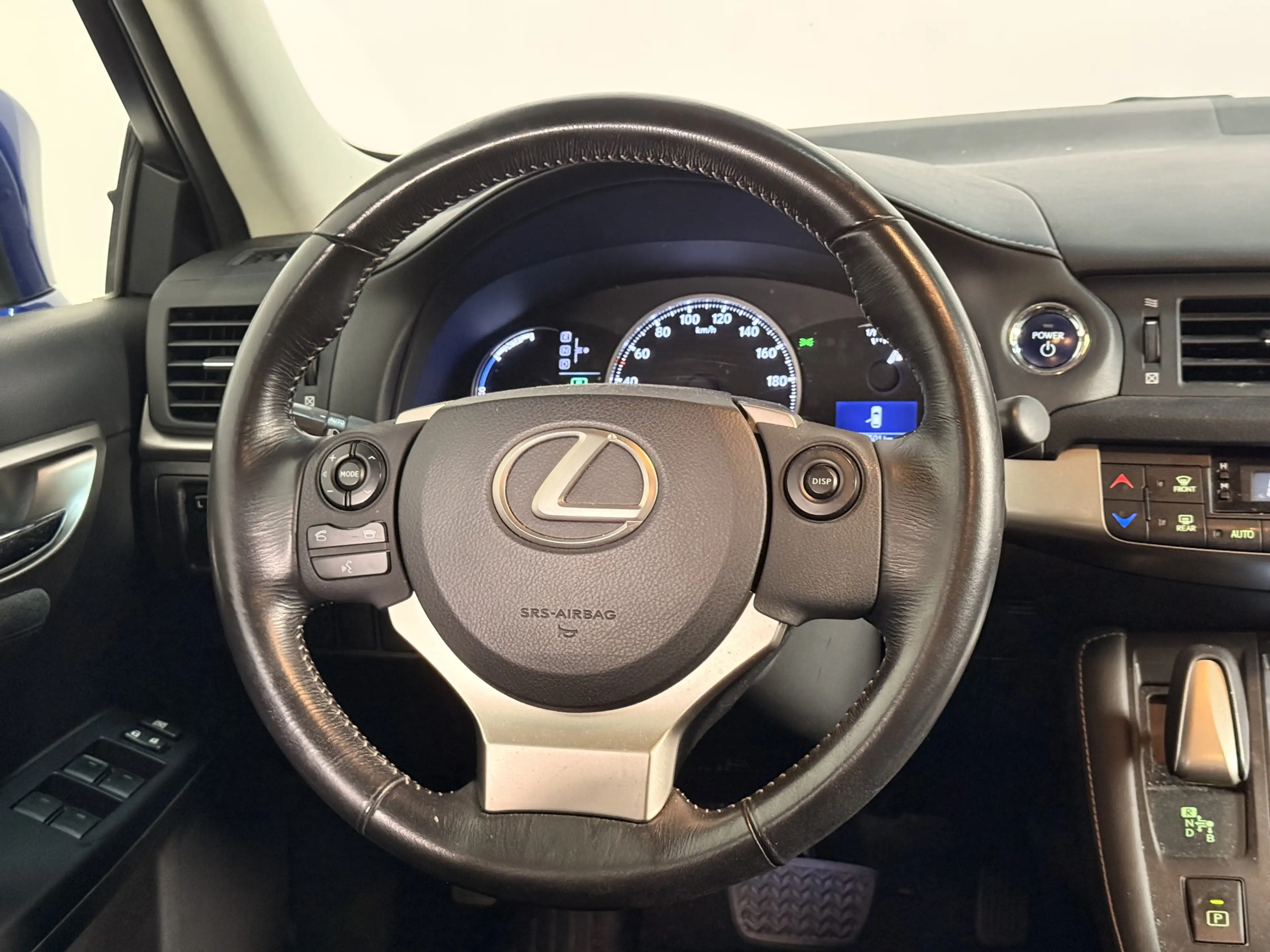Lexus CT 200h — photo 9