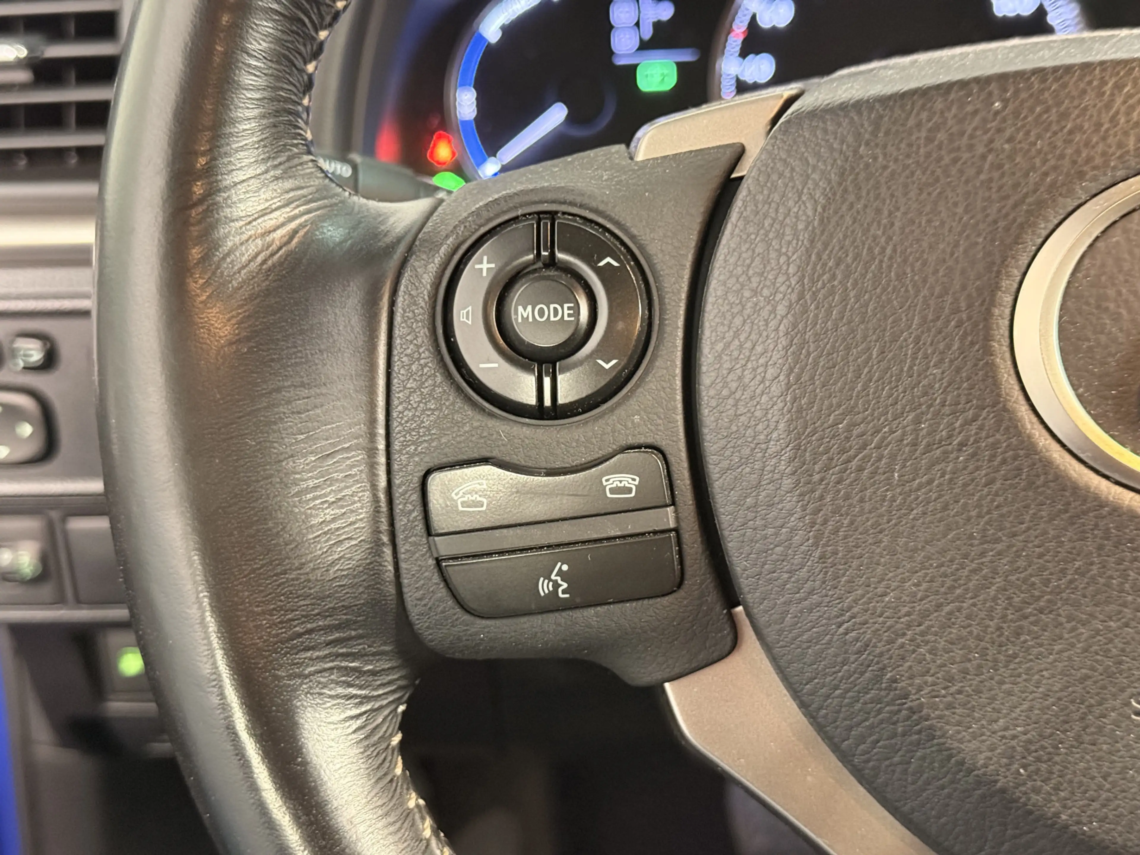 Lexus CT 200h — photo 10