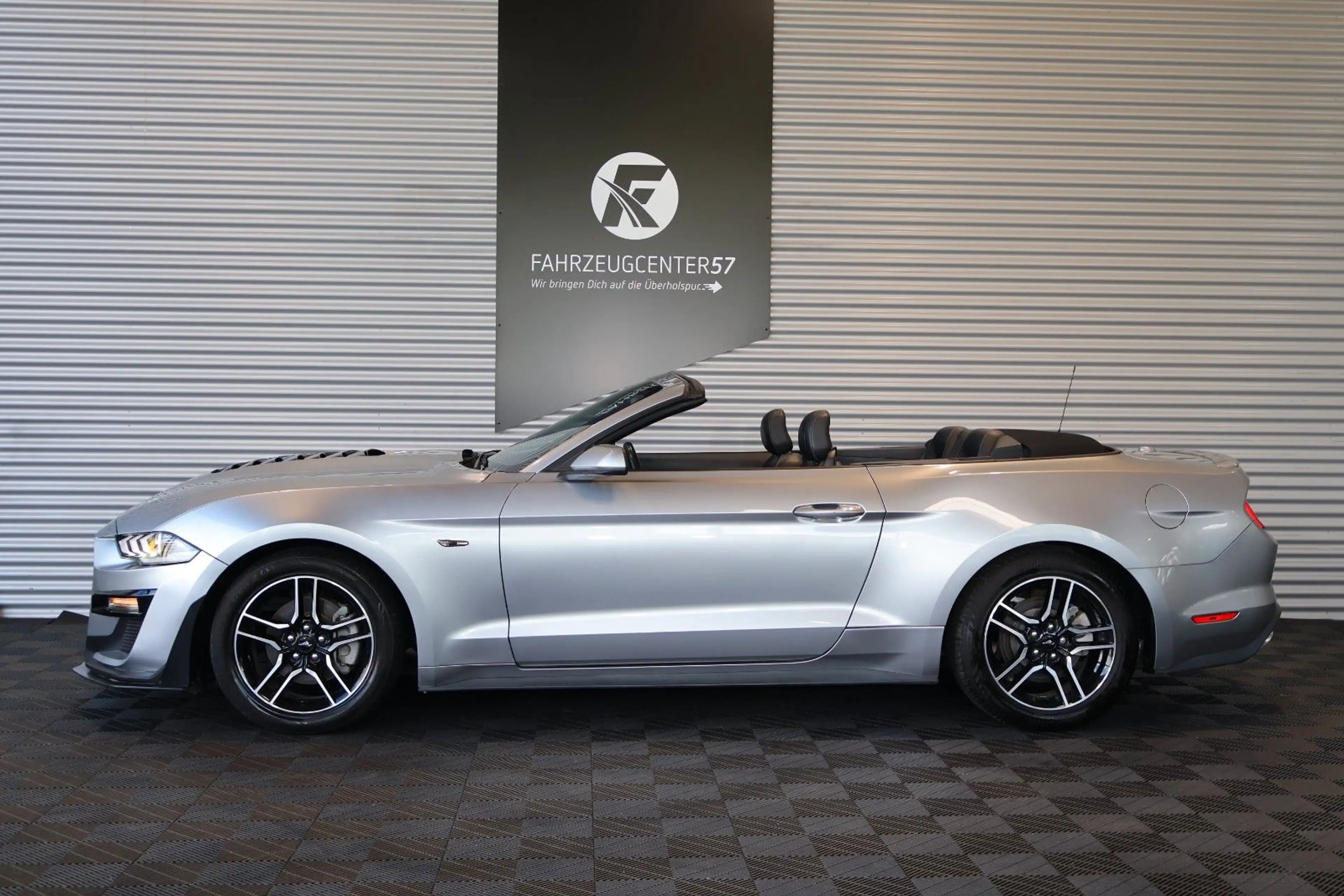 Ford Mustang 2.3 EcoBoost/SHELBY OPTIK/CARPLAY/KAMERA — photo 2