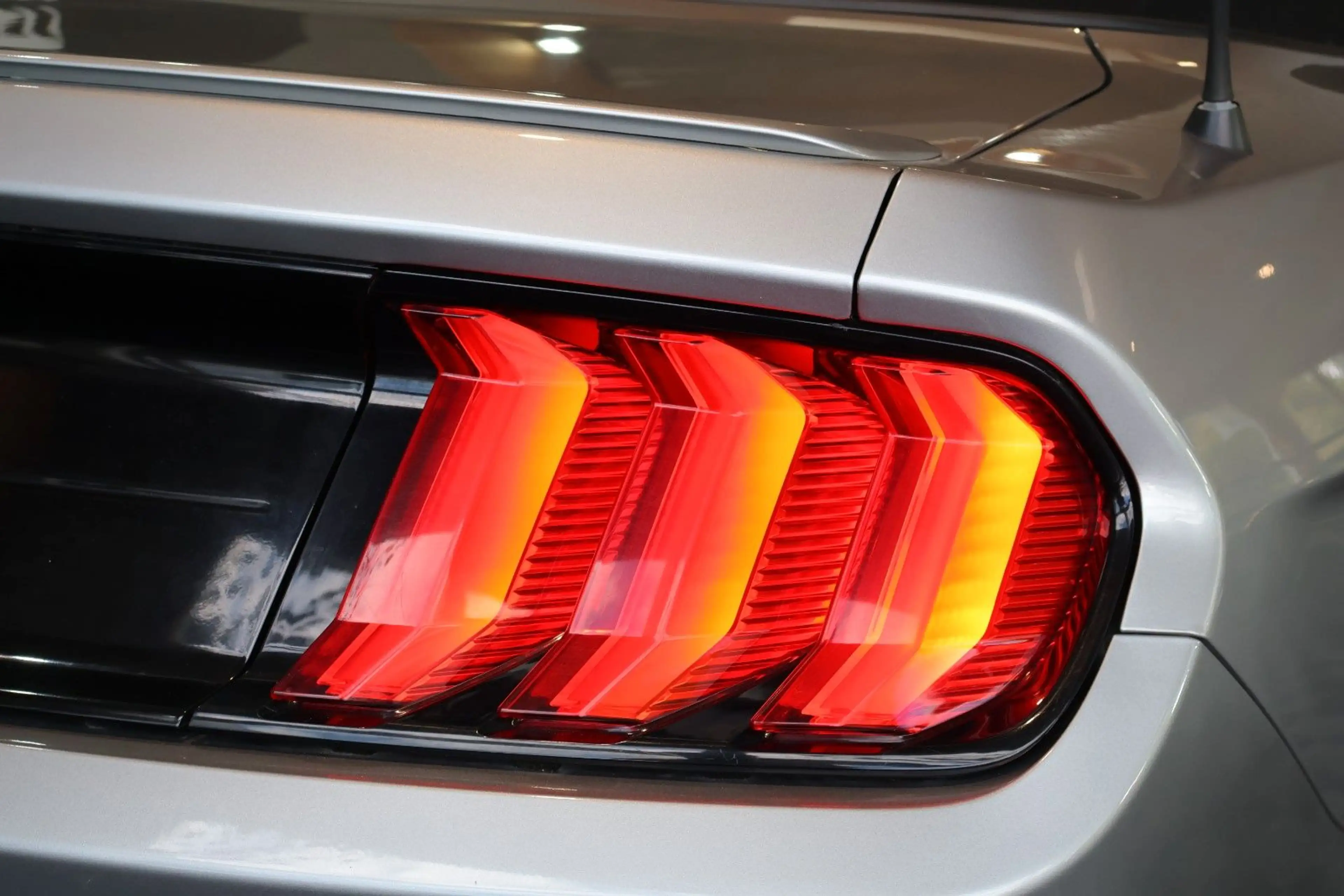 Ford Mustang 2.3 EcoBoost/SHELBY OPTIK/CARPLAY/KAMERA — photo 10