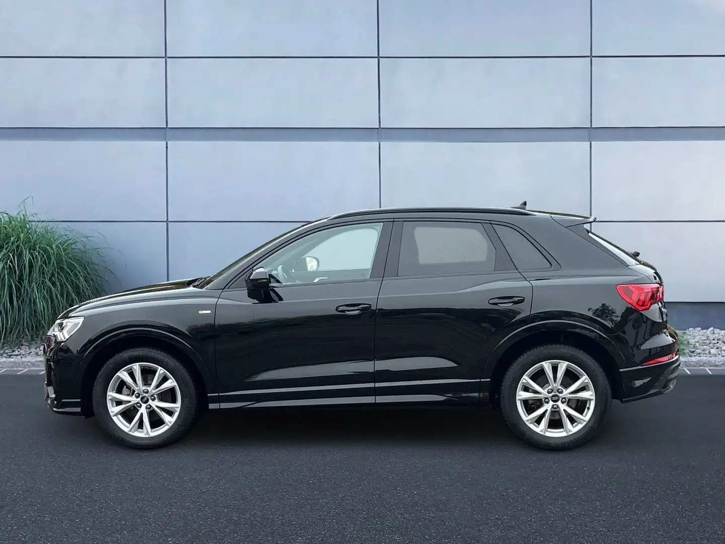 Audi Q3 S line 35 TFSI 110(150) kW(PS) S tronic Schwarz - 2