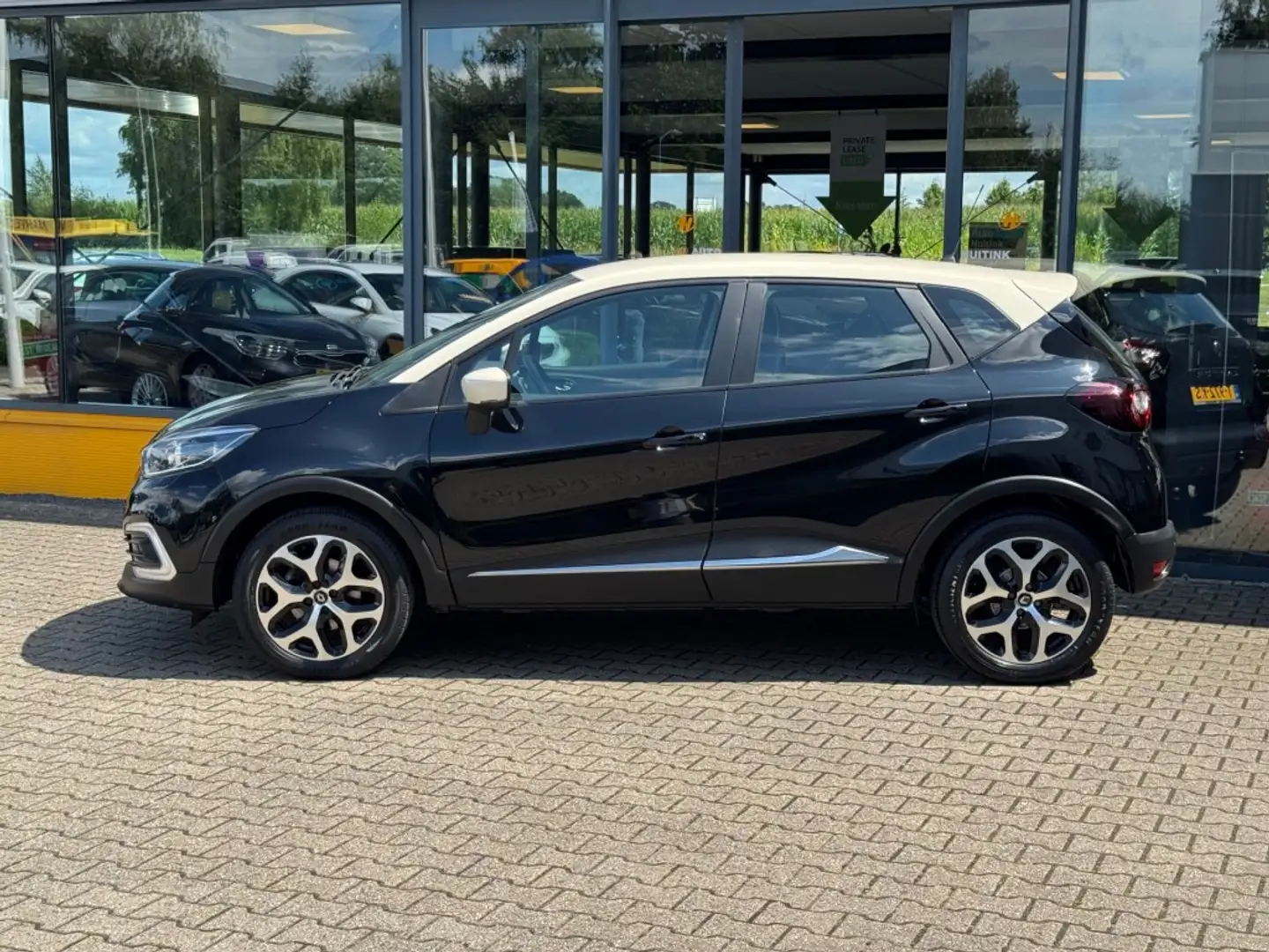 Renault Captur 1.2 TCE Intens - Navi - sensoren - trekhaak Noir - 2