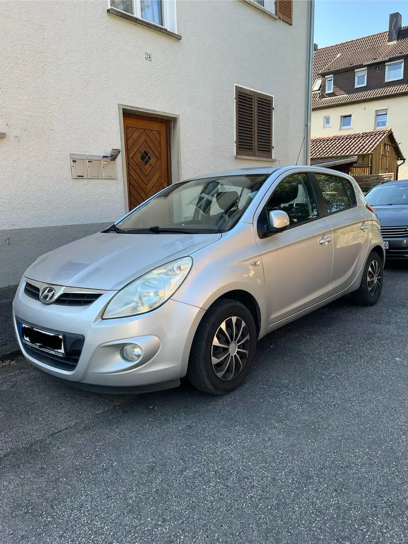 Hyundai i20 1.4 Comfort tüv, inpektion, reifen neu Silber - 2