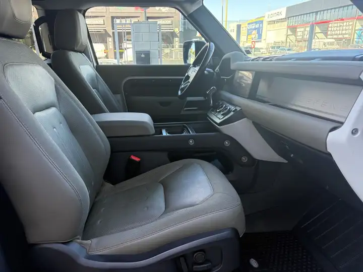 Land Rover Defender 2021, foto 3