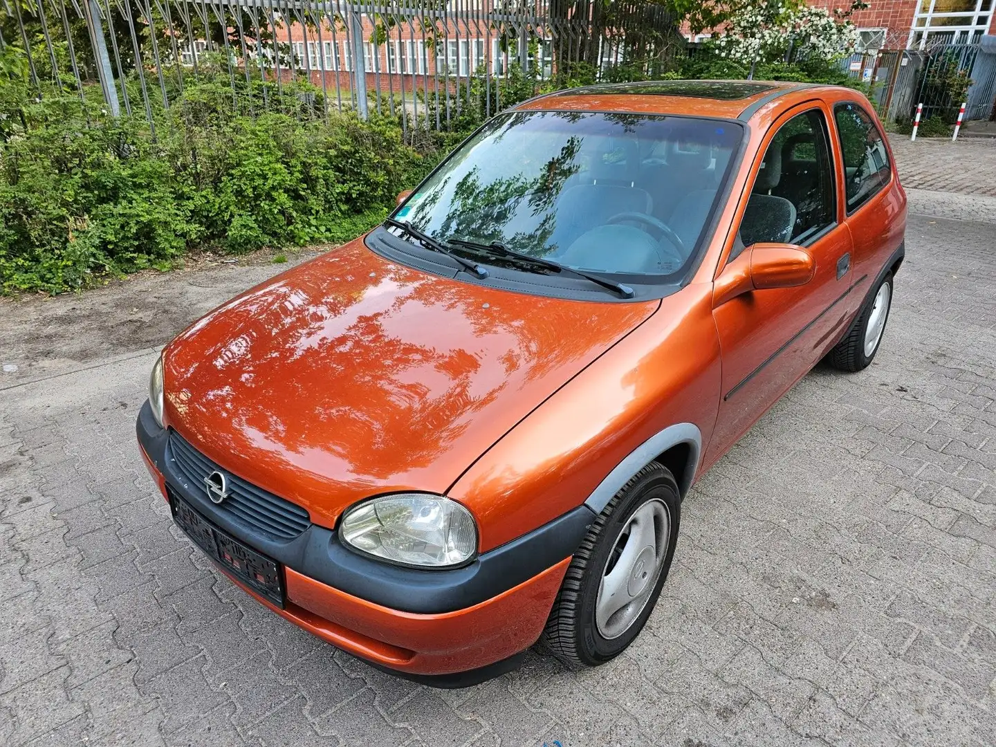 Opel Corsa B 1.4 Automatik Orange - 1