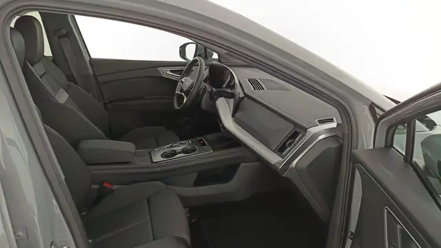 Audi Q4 e-tron view 10