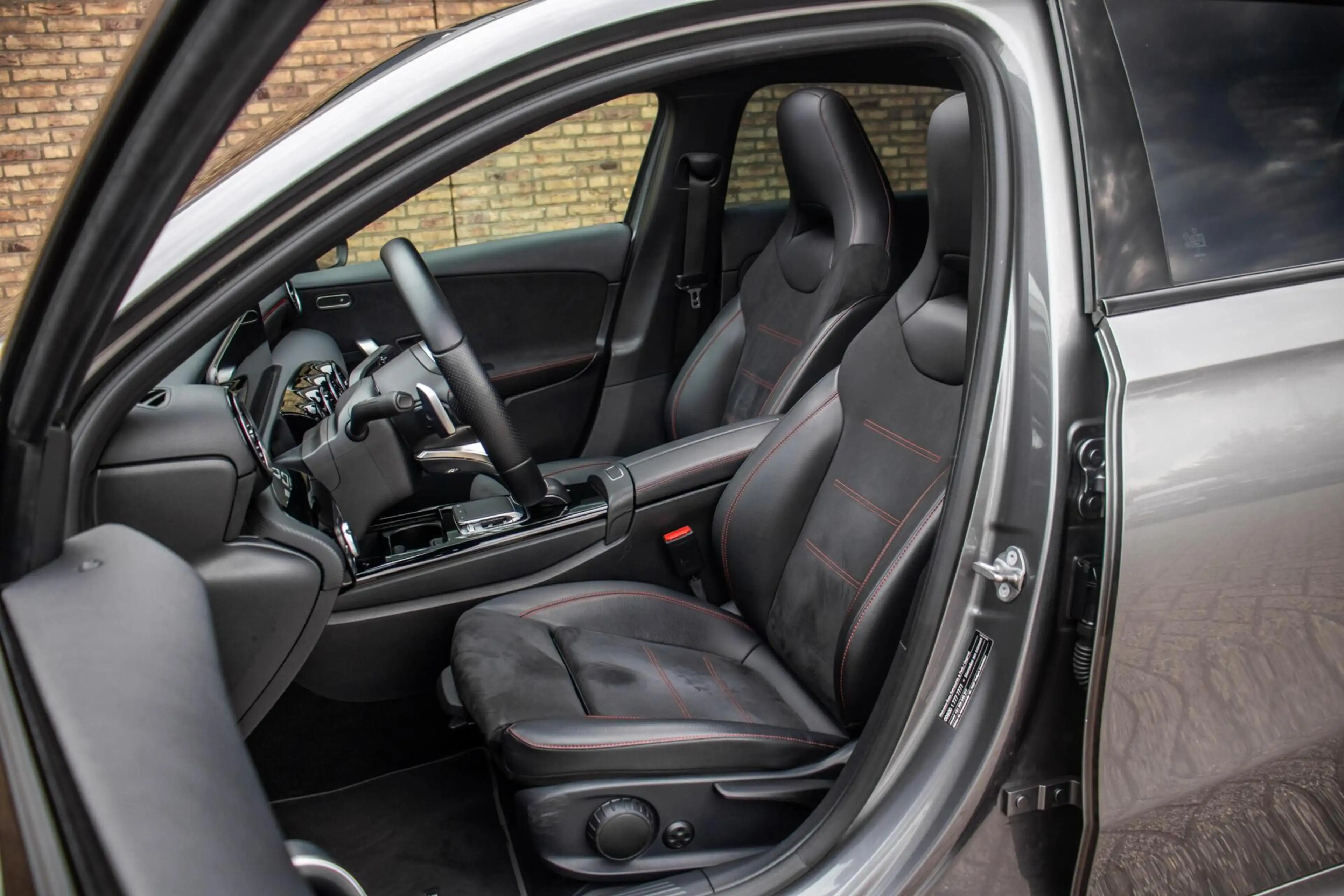 Mercedes-Benz A 180 Business Solution AMG, Orig. NL, Pano — photo 11