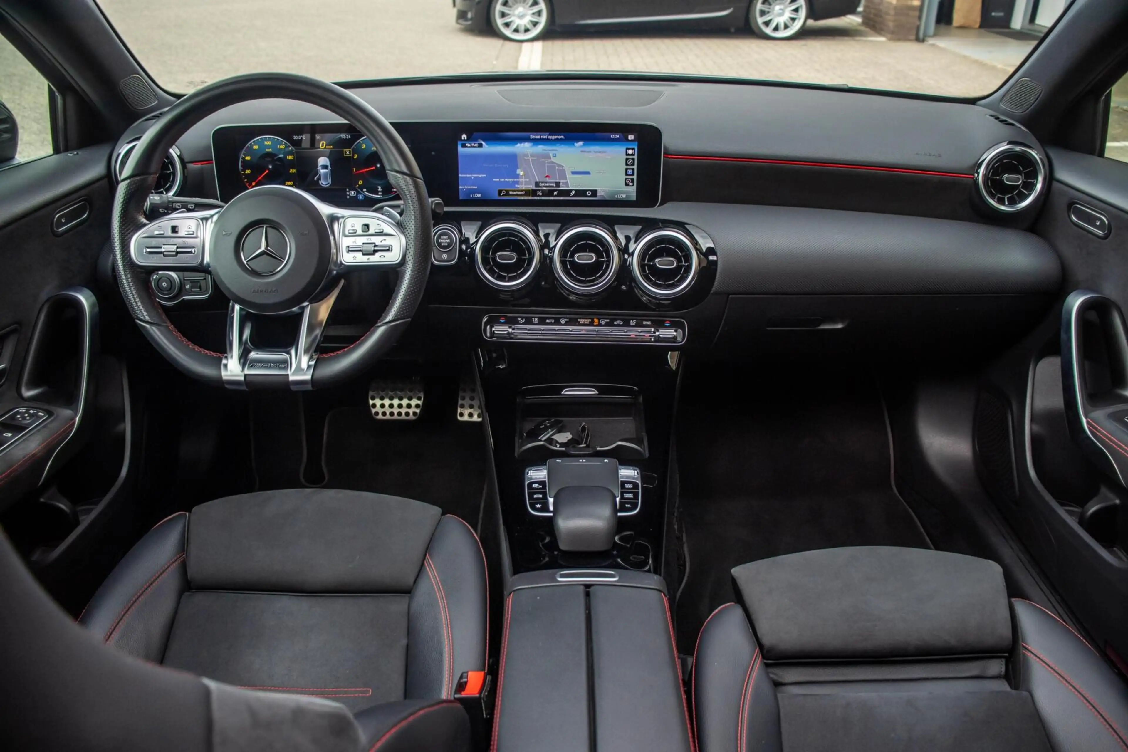 Mercedes-Benz A 180 Business Solution AMG, Orig. NL, Pano — photo 14