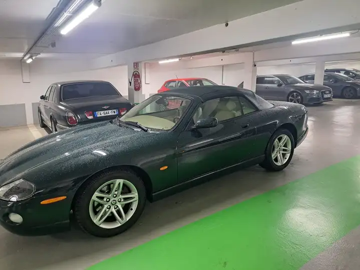 Jaguar XK8 