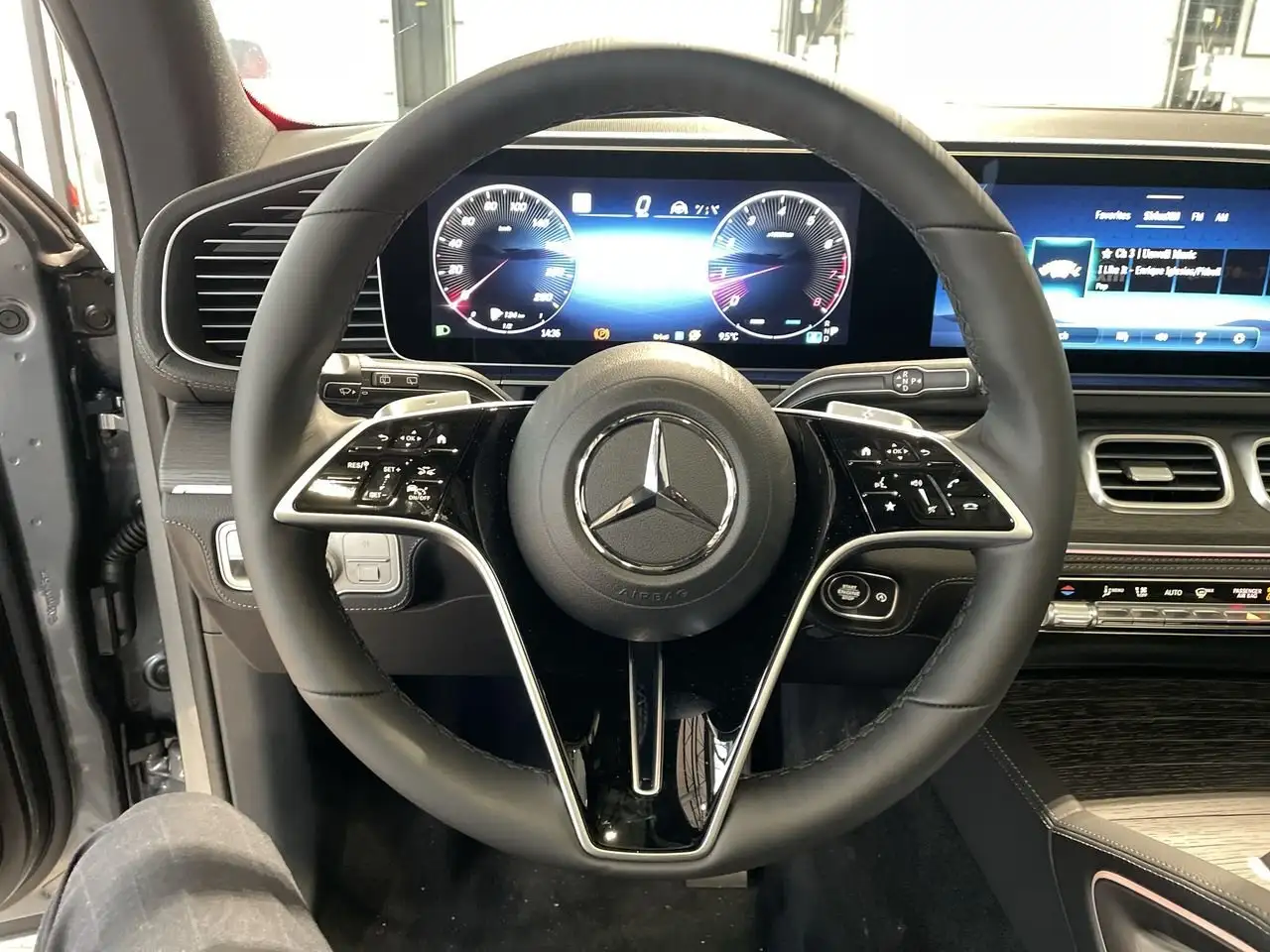 Mercedes-Benz GLE снимка Mercedes-Benz GLE