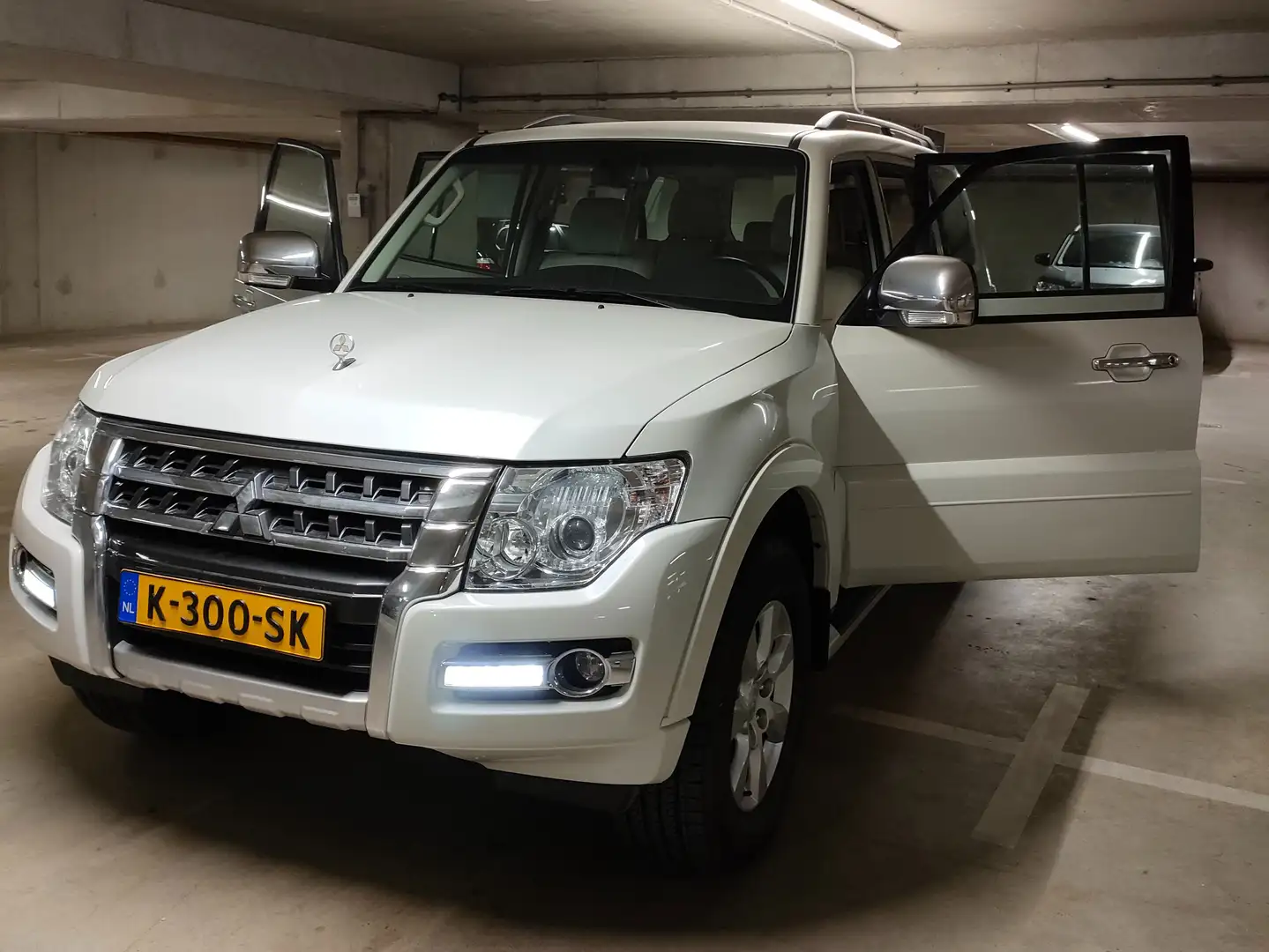 Mitsubishi Pajero 3.8 V6 GLS 4WD Automaat 5-DRS 7-Pers 1st Eigenaar Blanco - 2