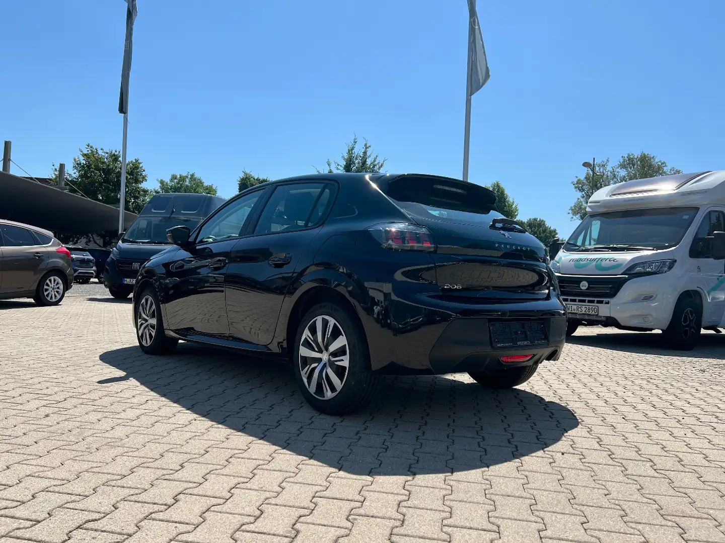 Peugeot 208 1.5 BlueHDi 100 Active LED Navi Sitzh. Klima Noir - 2