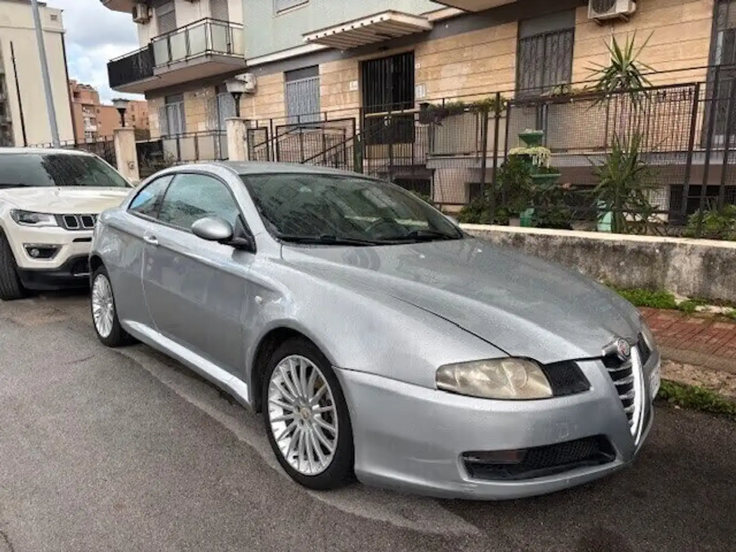 Alfa Romeo GT GT 1.9 jtd mjt Luxury Grau - 1