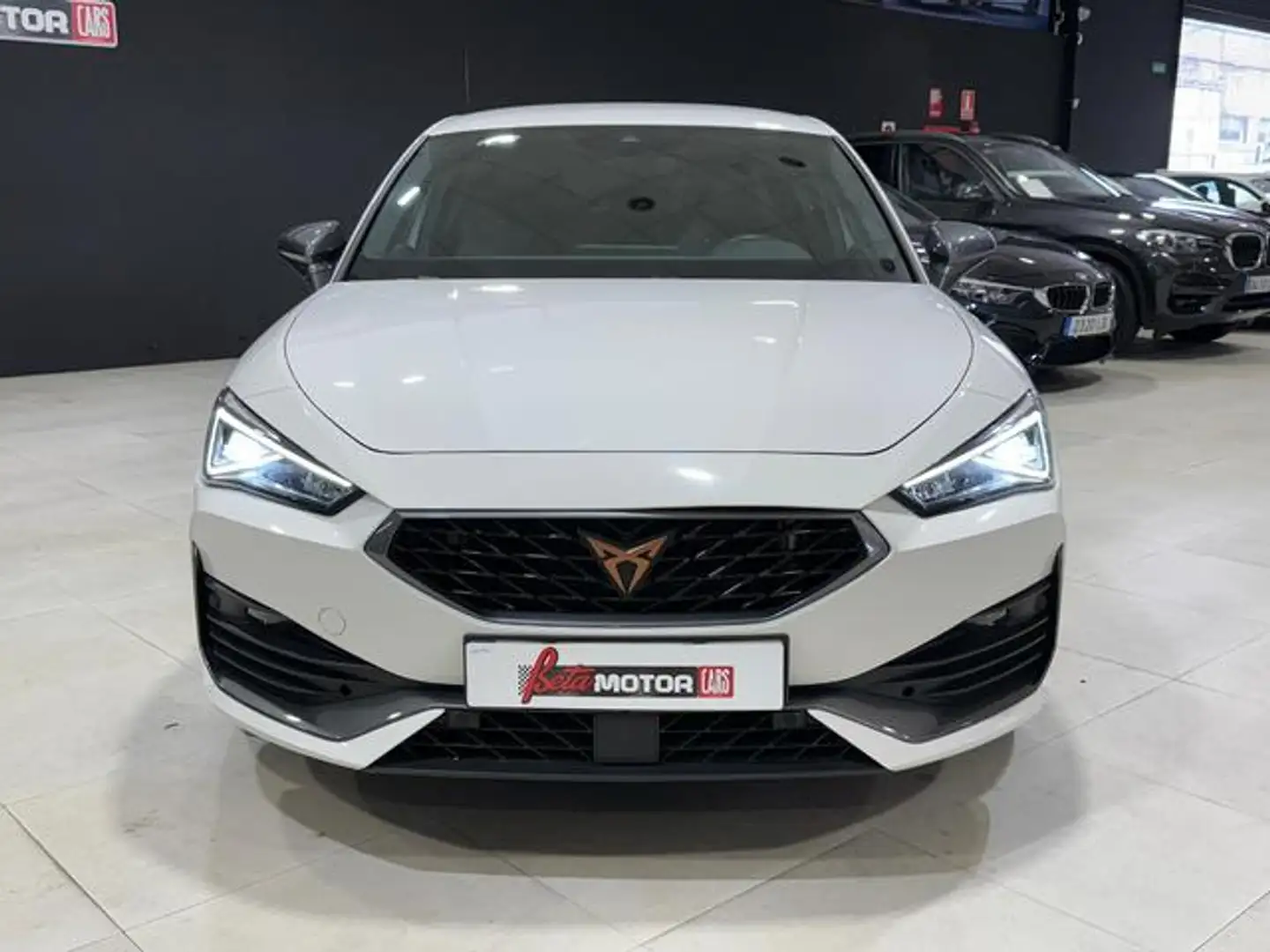 CUPRA Leon 1.4 TSI VZ e-Hybrid DSG 245 Wit - 2