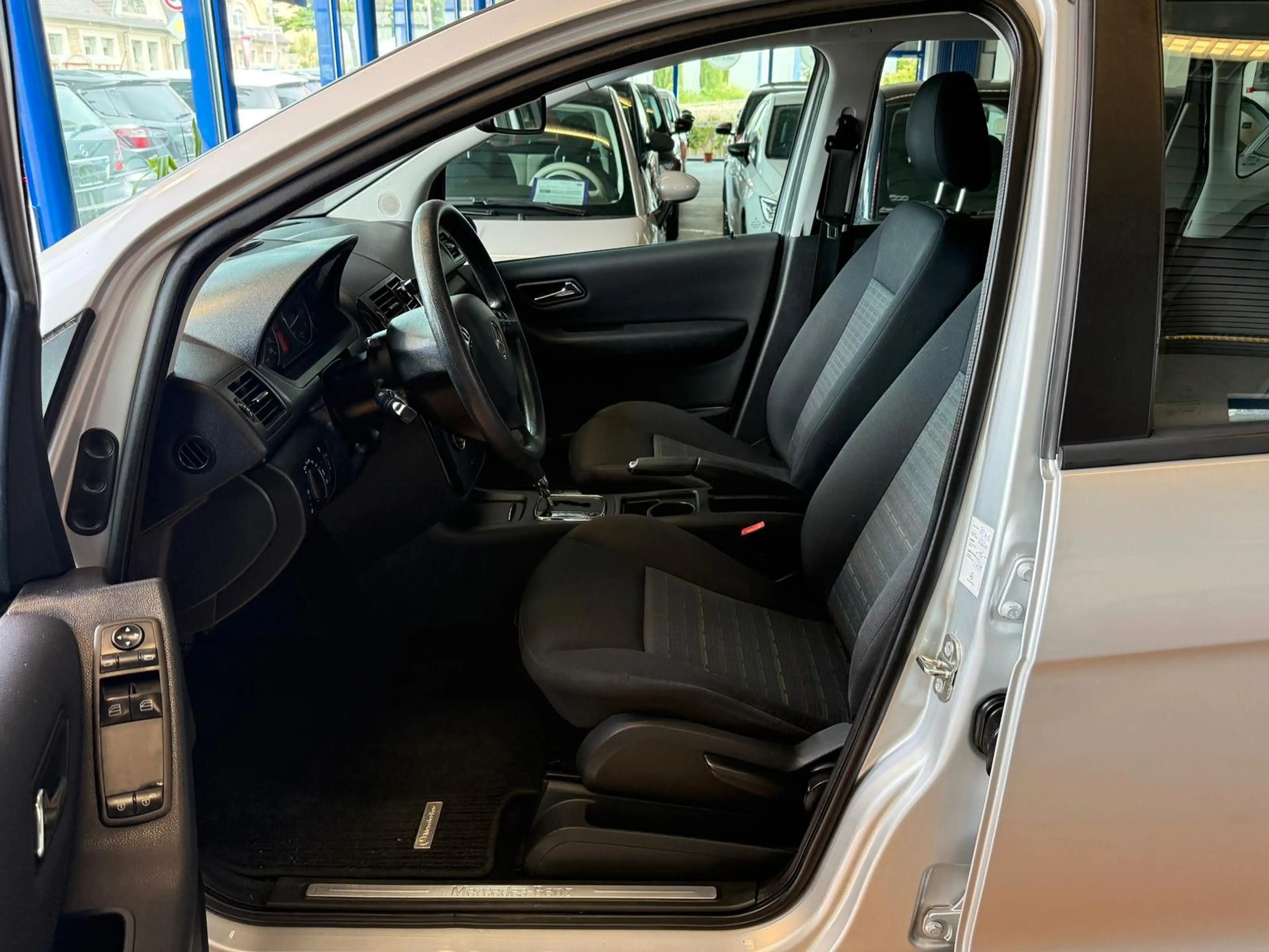 Mercedes-Benz A 150 / 47 Tkm / Automatik / Klima / PDC — photo 9
