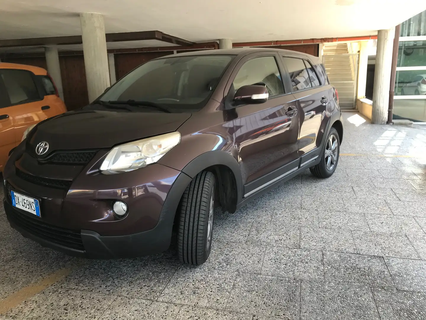 Toyota Urban Cruiser Urban Cruiser 1.4 d-4d Luxury Awd Fioletowy - 2