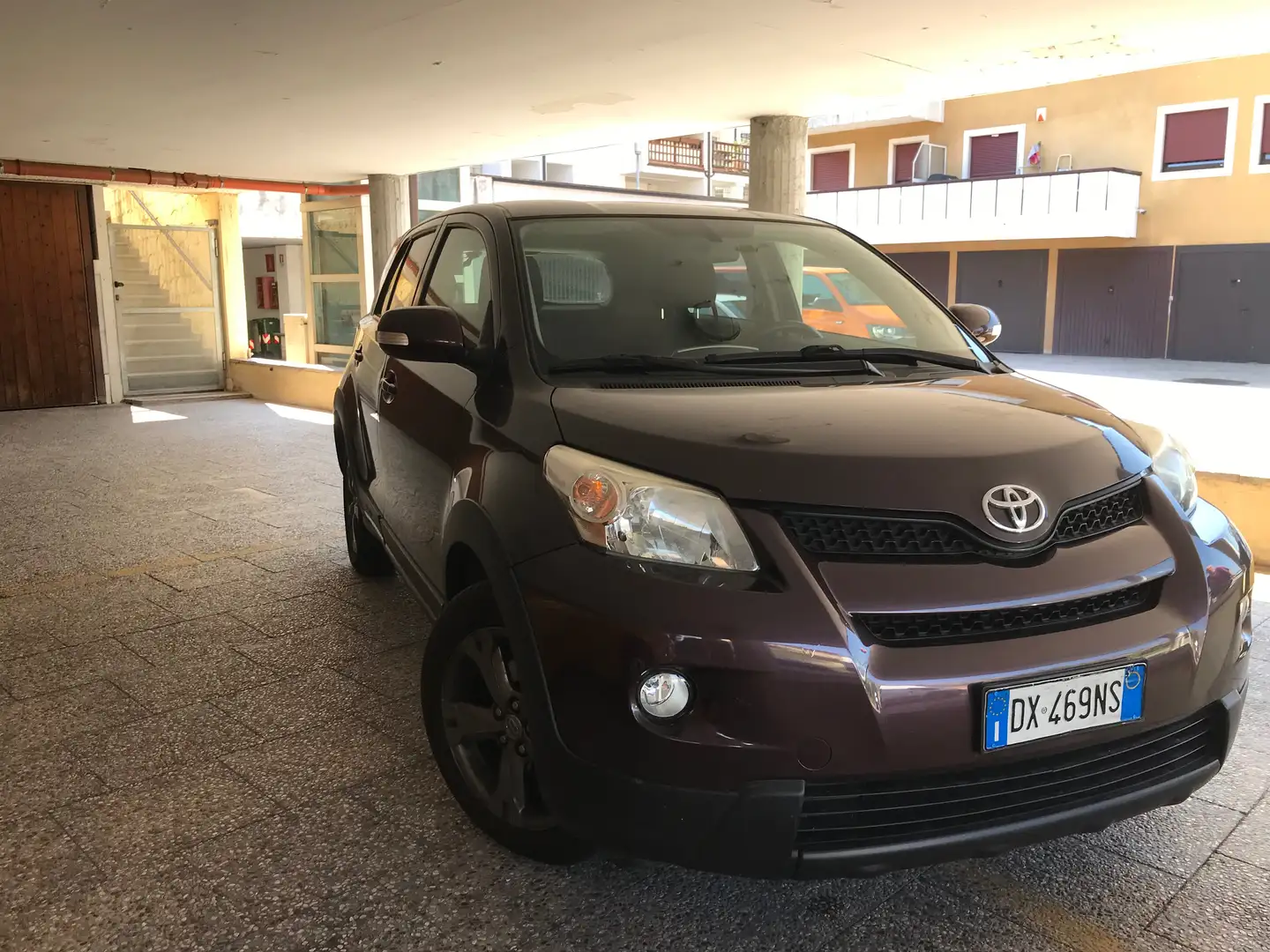 Toyota Urban Cruiser Urban Cruiser 1.4 d-4d Luxury Awd Fioletowy - 1