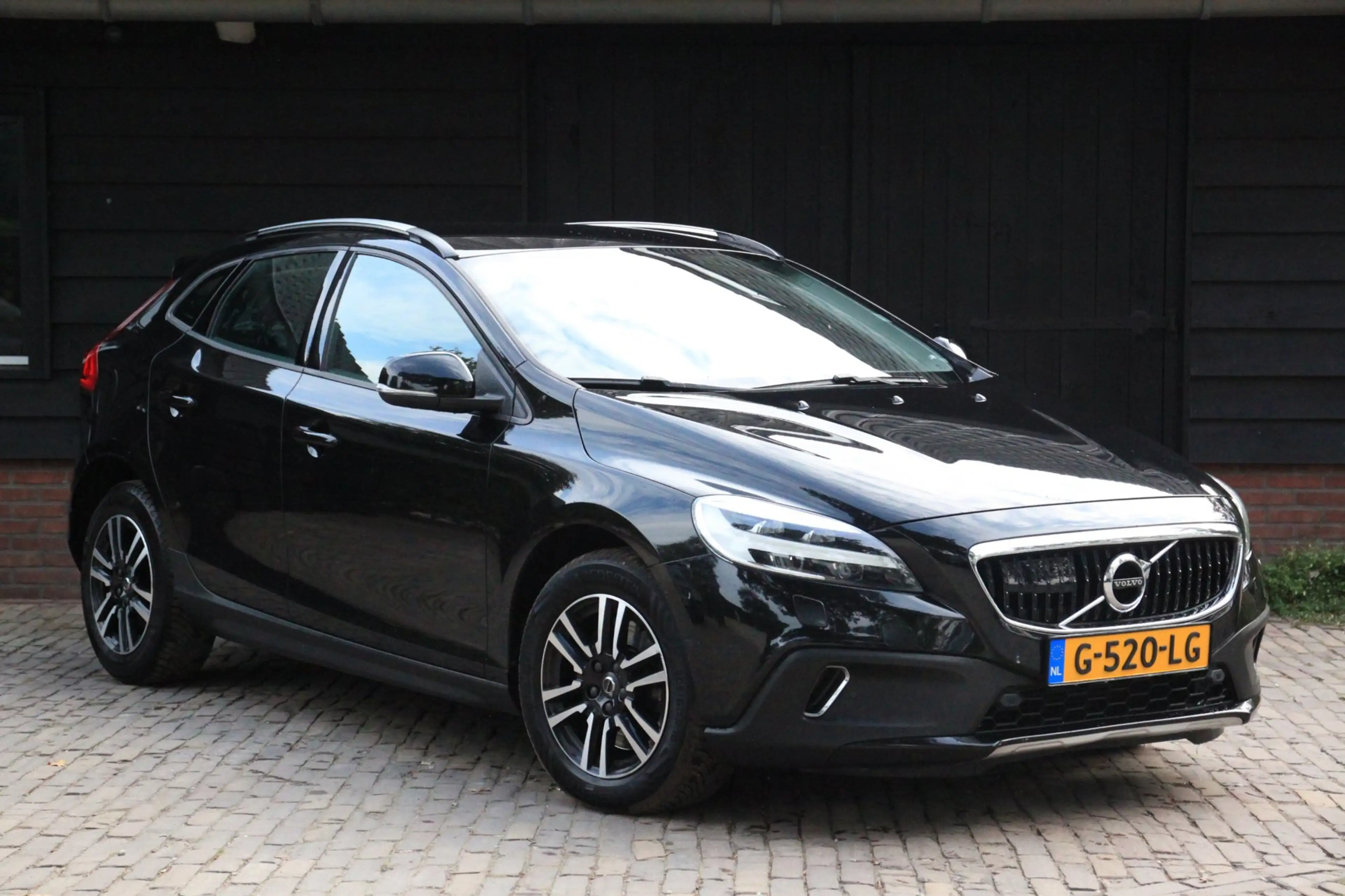 Volvo V40 Cross Country 1.5 T3 Edition+ Camera/Leer/Adaptive/Blis/Parkeers — photo 11