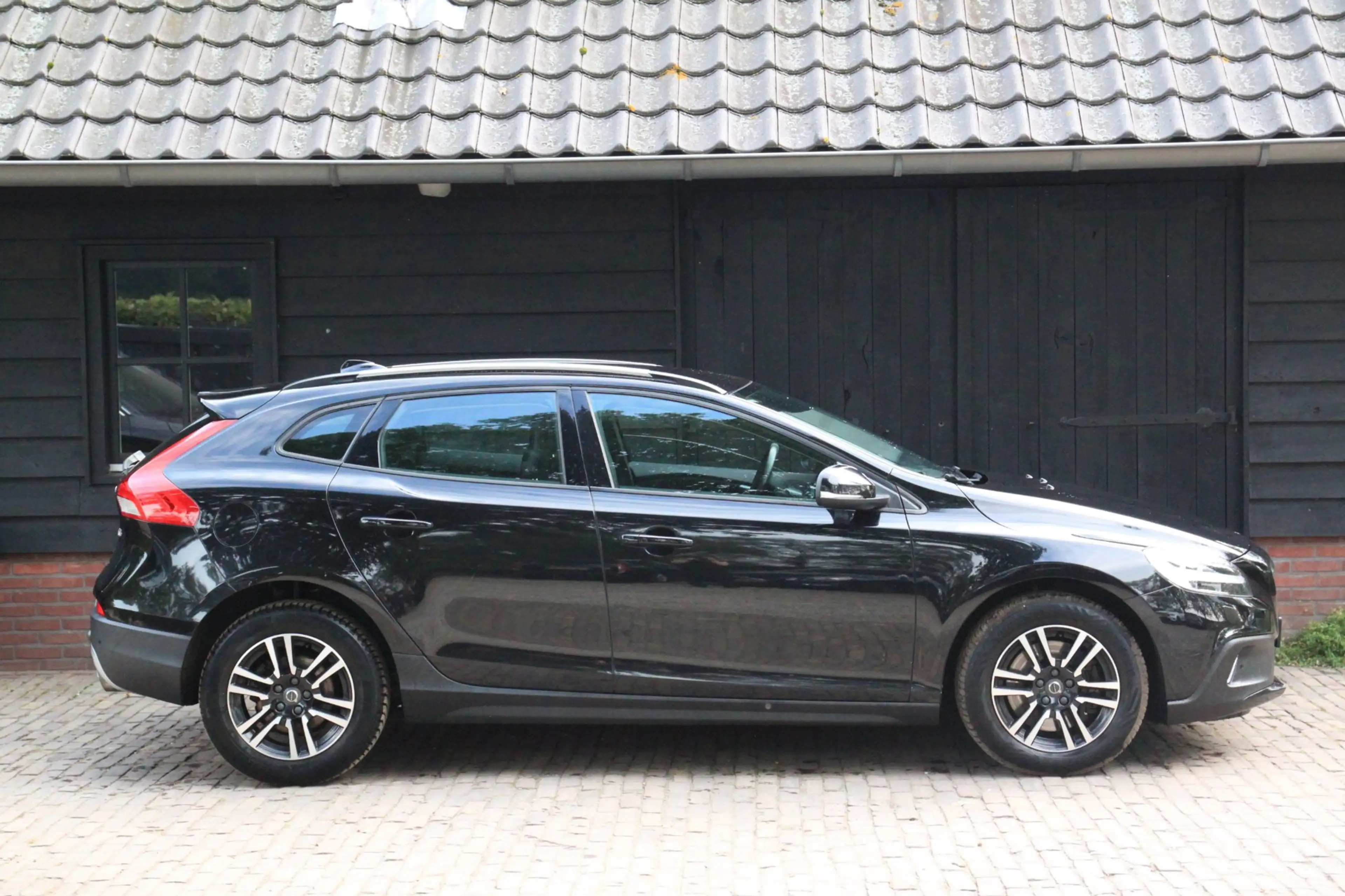 Volvo V40 Cross Country 1.5 T3 Edition+ Camera/Leer/Adaptive/Blis/Parkeers — photo 3