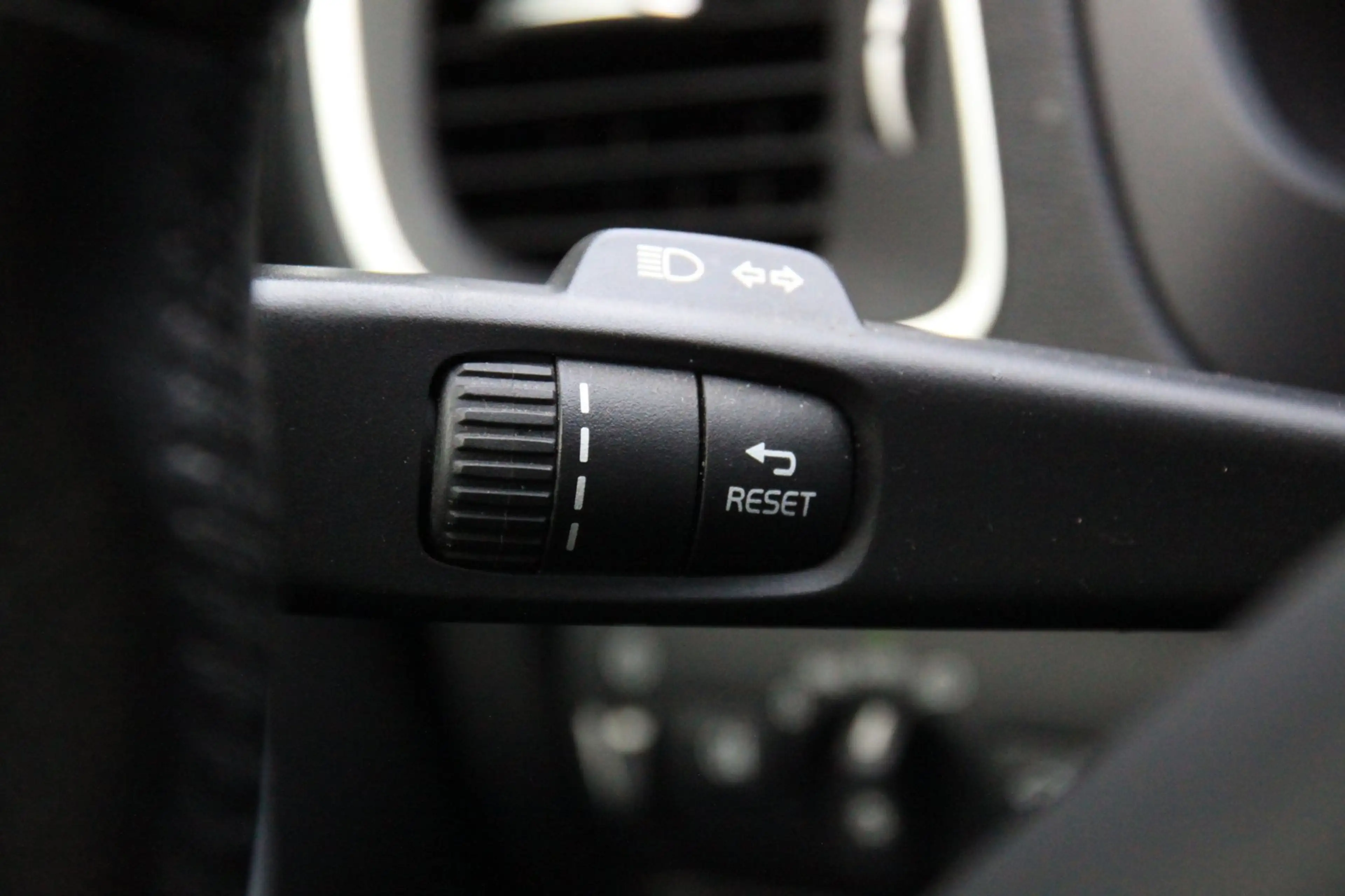 Volvo V40 Cross Country 1.5 T3 Edition+ Camera/Leer/Adaptive/Blis/Parkeers — photo 22