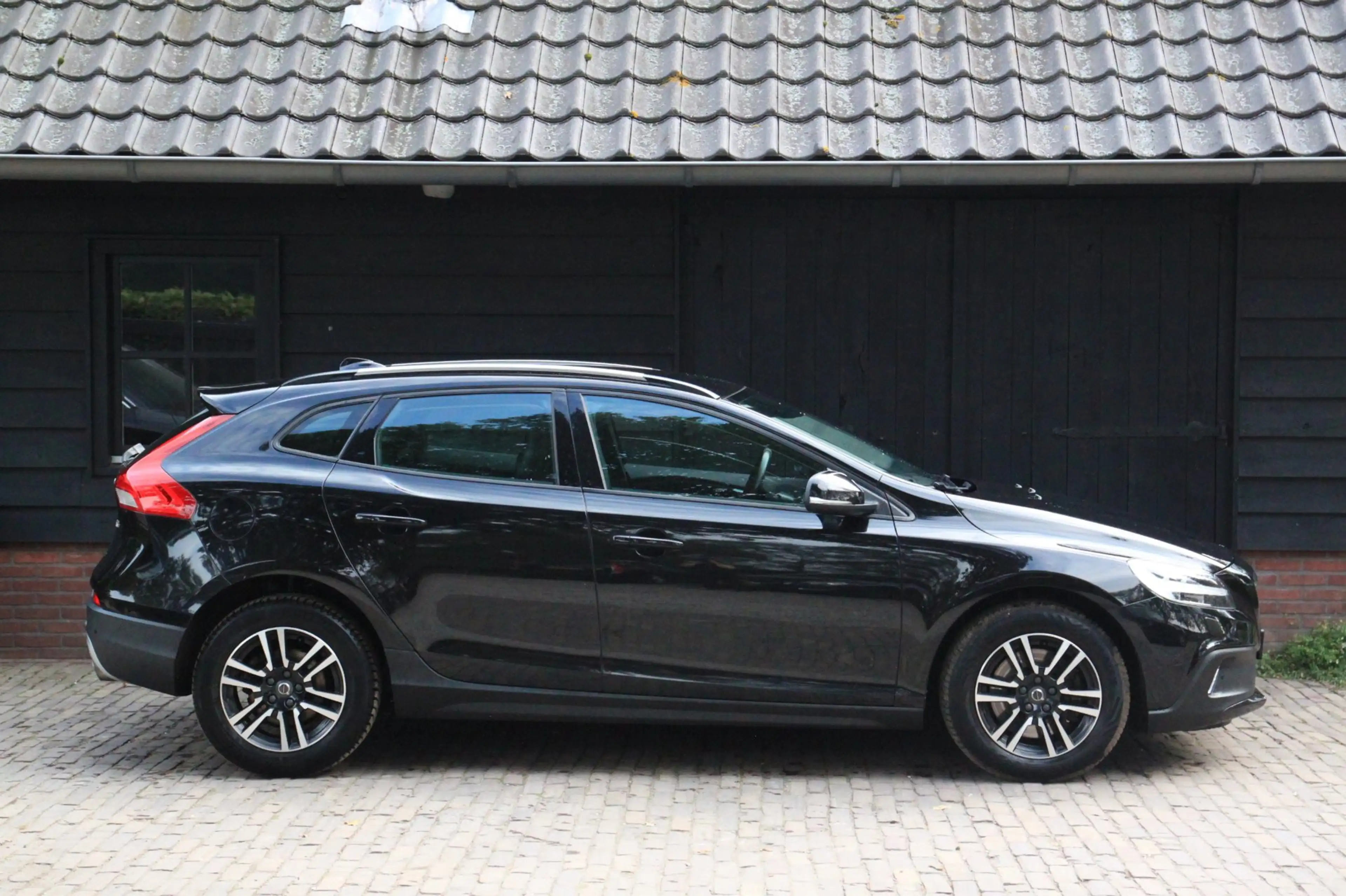 Volvo V40 Cross Country 1.5 T3 Edition+ Camera/Leer/Adaptive/Blis/Parkeers — photo 2