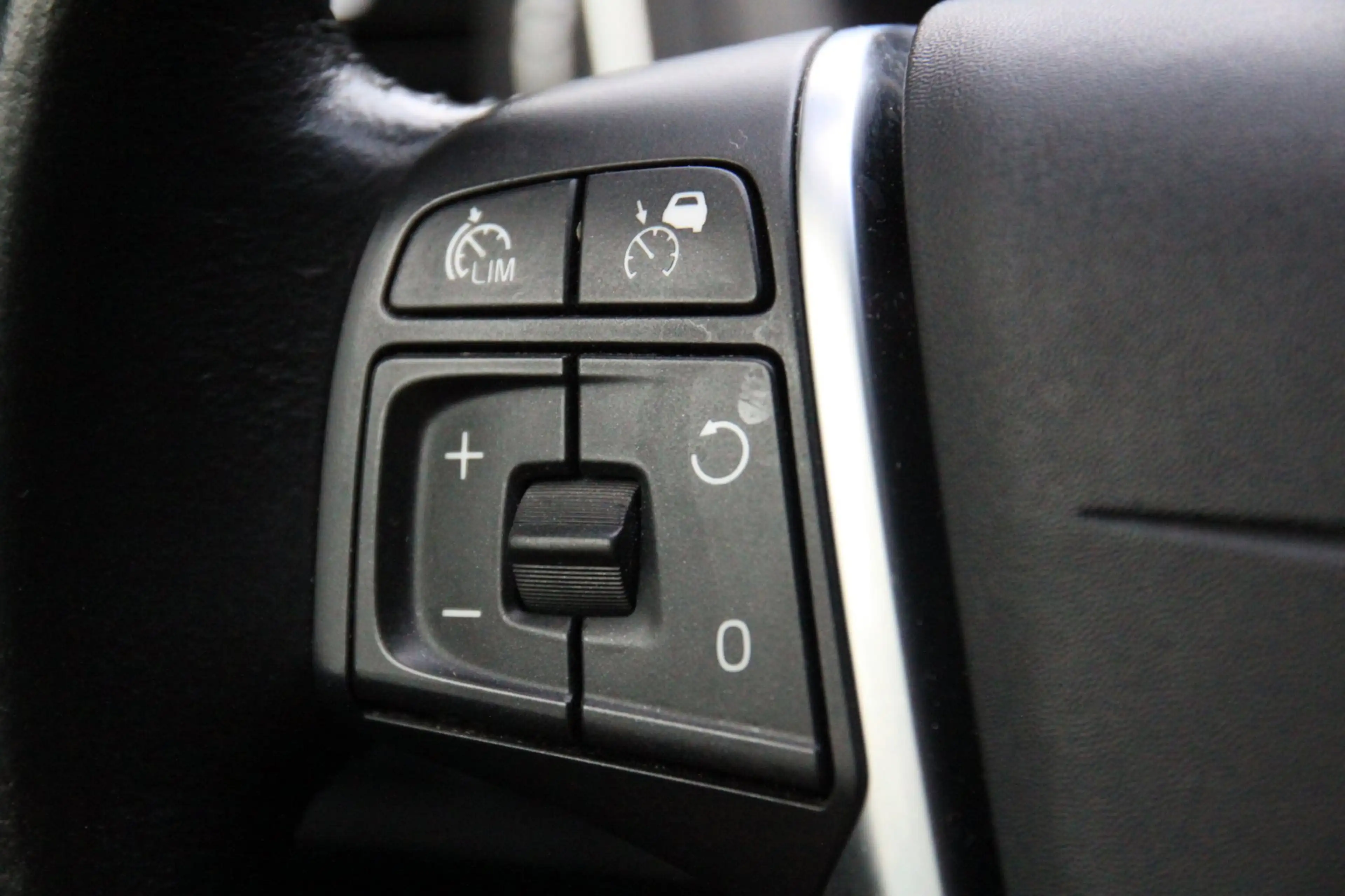 Volvo V40 Cross Country 1.5 T3 Edition+ Camera/Leer/Adaptive/Blis/Parkeers — photo 23