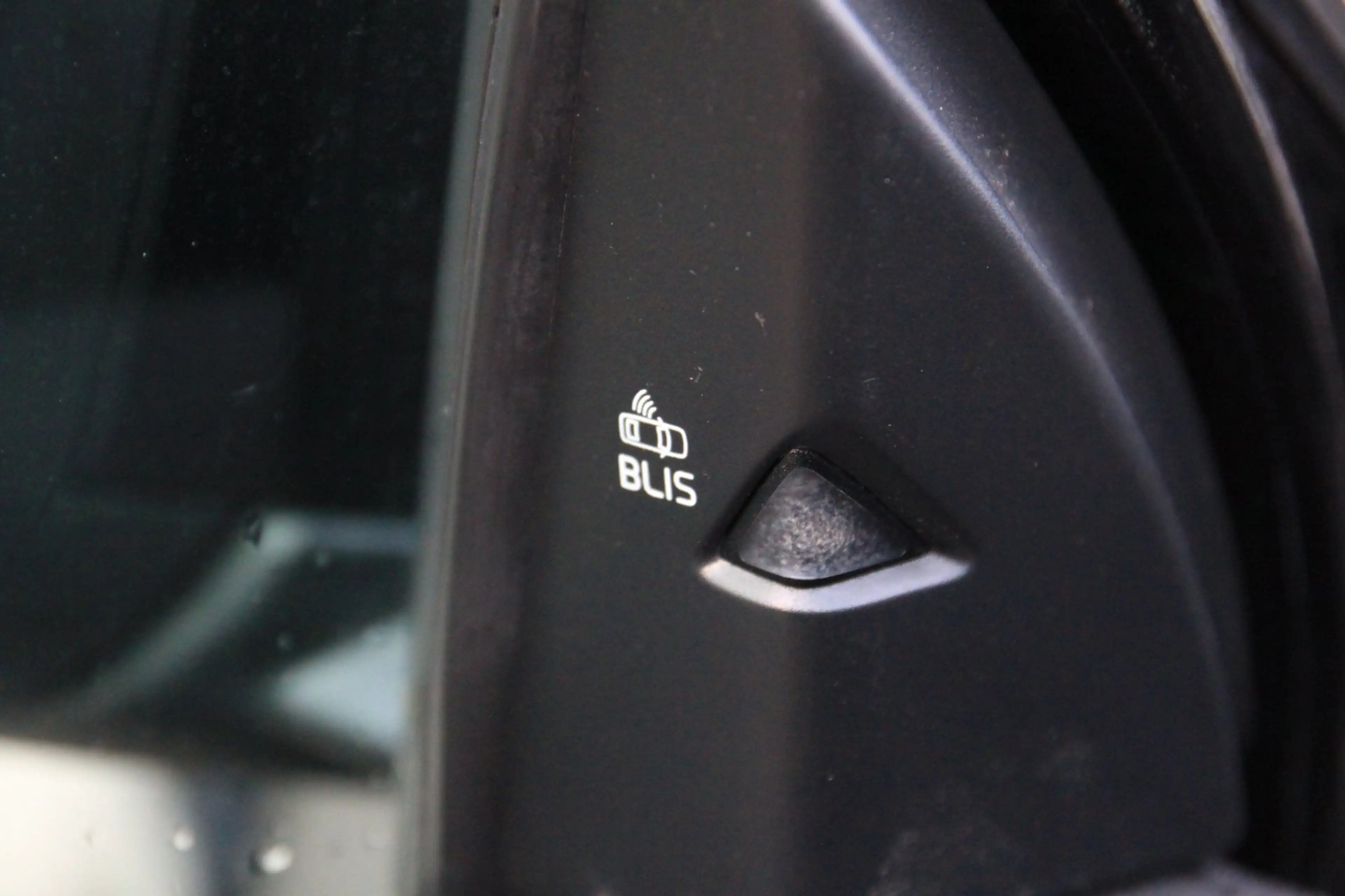 Volvo V40 Cross Country 1.5 T3 Edition+ Camera/Leer/Adaptive/Blis/Parkeers — photo 29