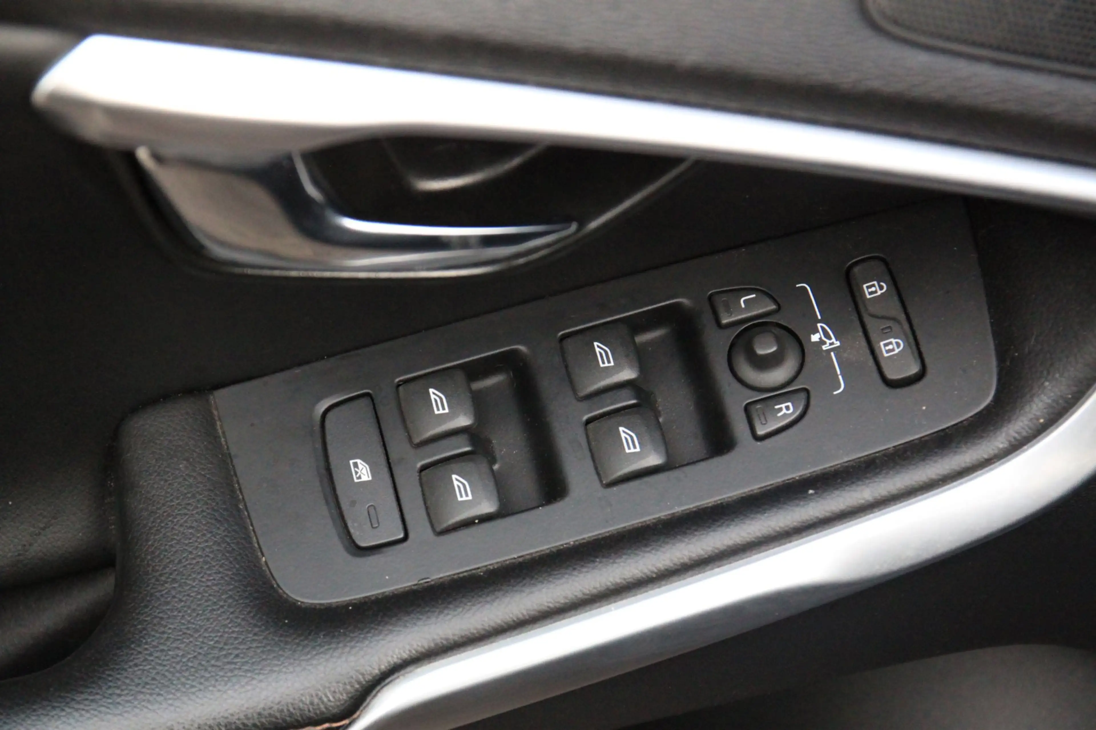 Volvo V40 Cross Country 1.5 T3 Edition+ Camera/Leer/Adaptive/Blis/Parkeers — photo 17