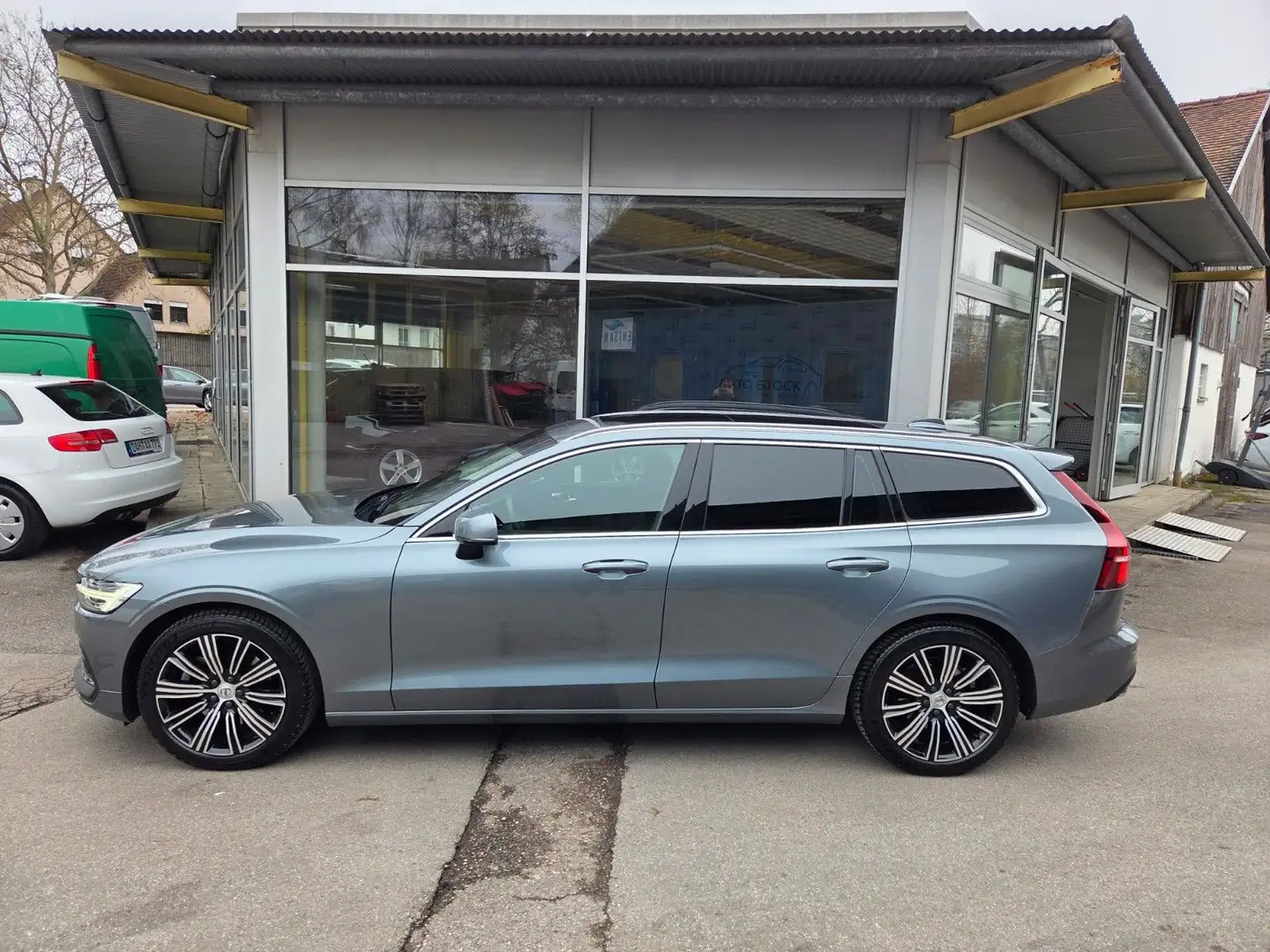 Volvo V60 Kombi Inscription "Mega Ausstattung" Gris - 2