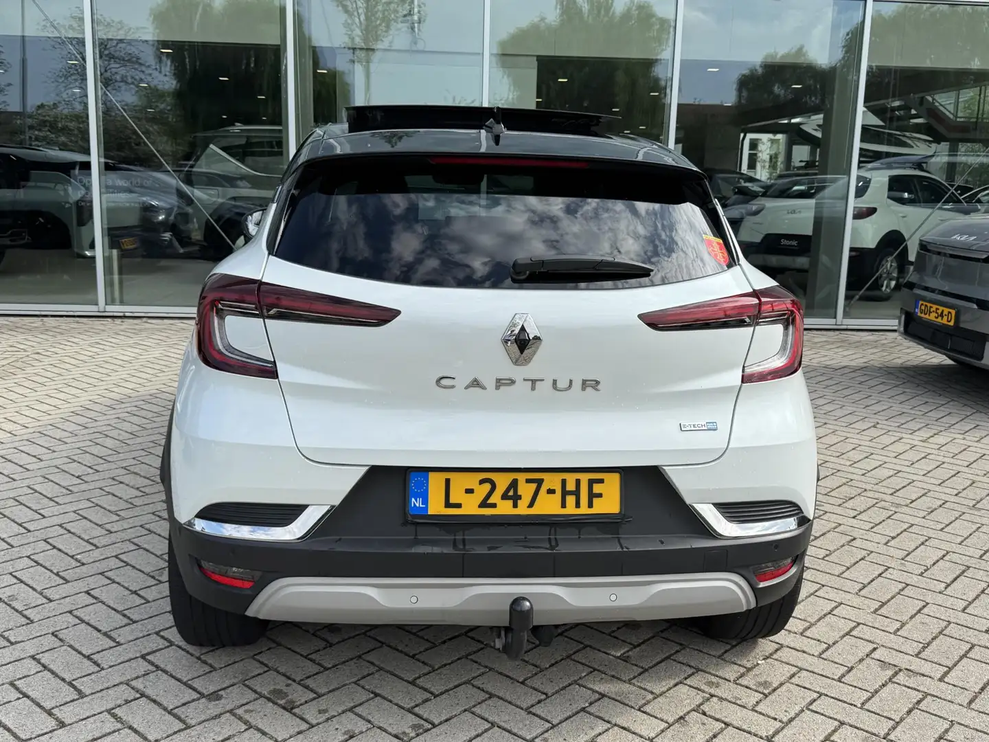 Renault Captur 1.6 E-Tech Plug-in Hybrid 160 Intens Trekhaak Wit - 2
