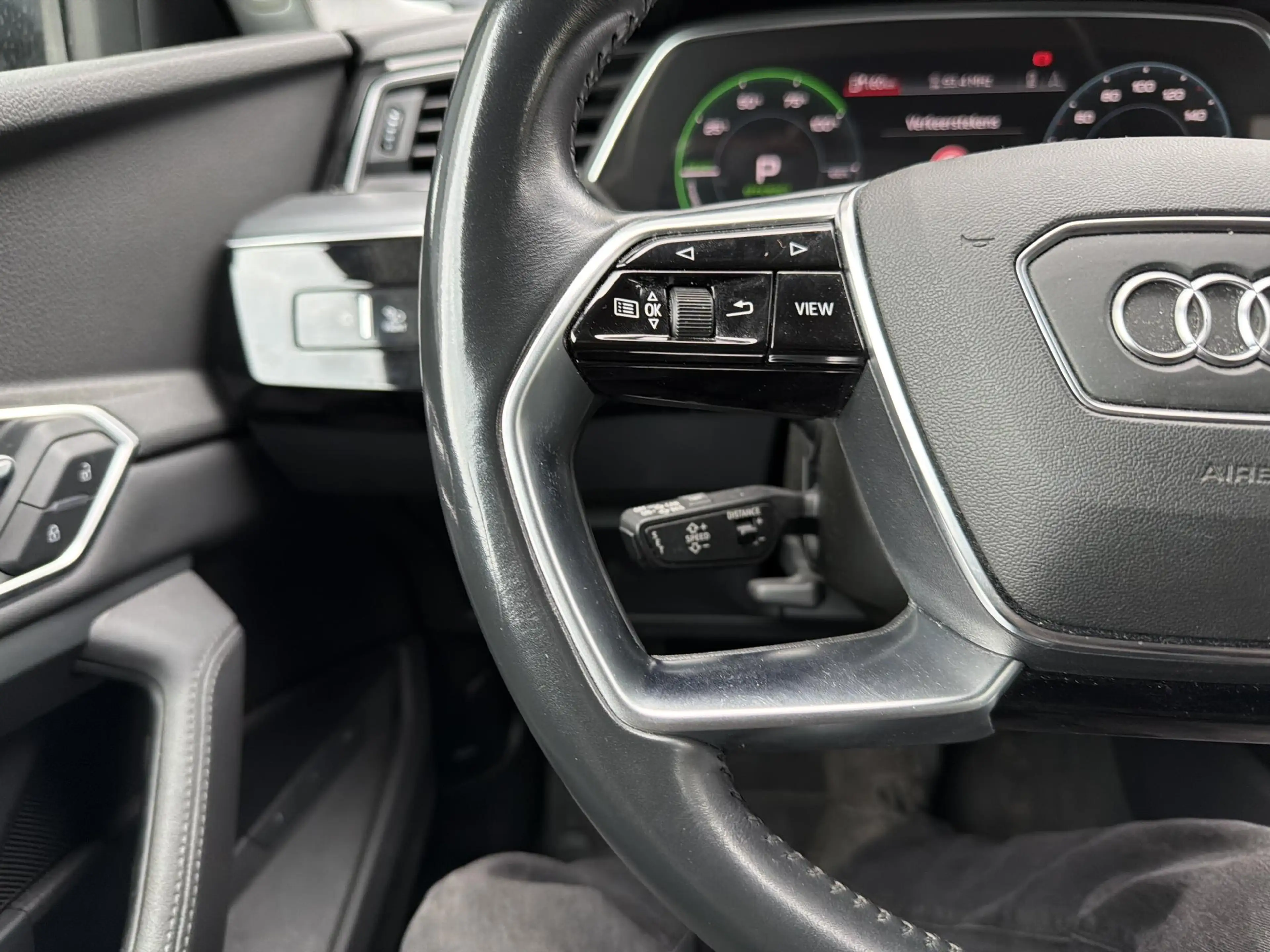 Audi e-tron e-tron 50 quattro Launch edition plus 71 kWh | Led — photo 10