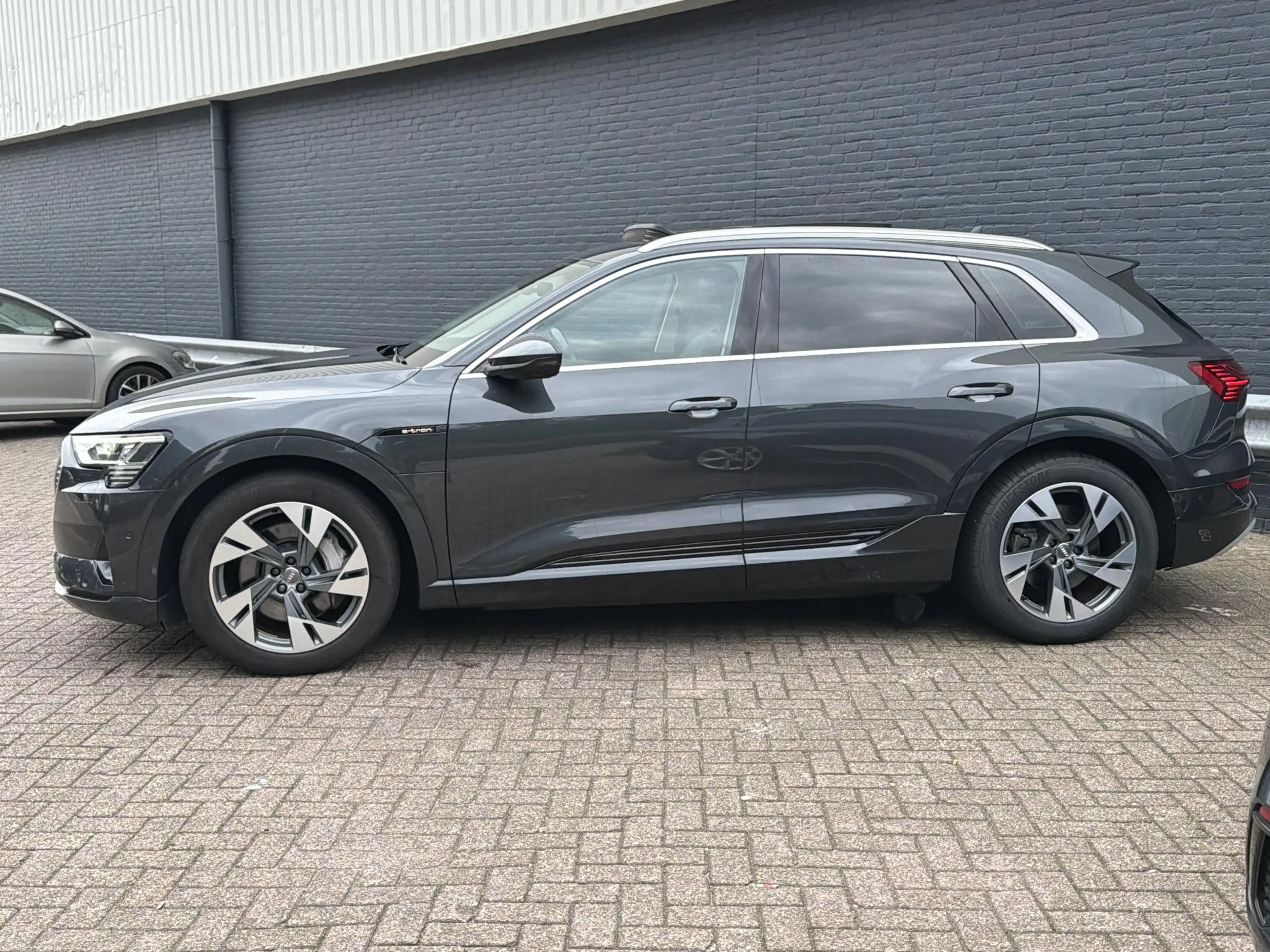 Audi e-tron e-tron 50 quattro Launch edition plus 71 kWh | Led — photo 8