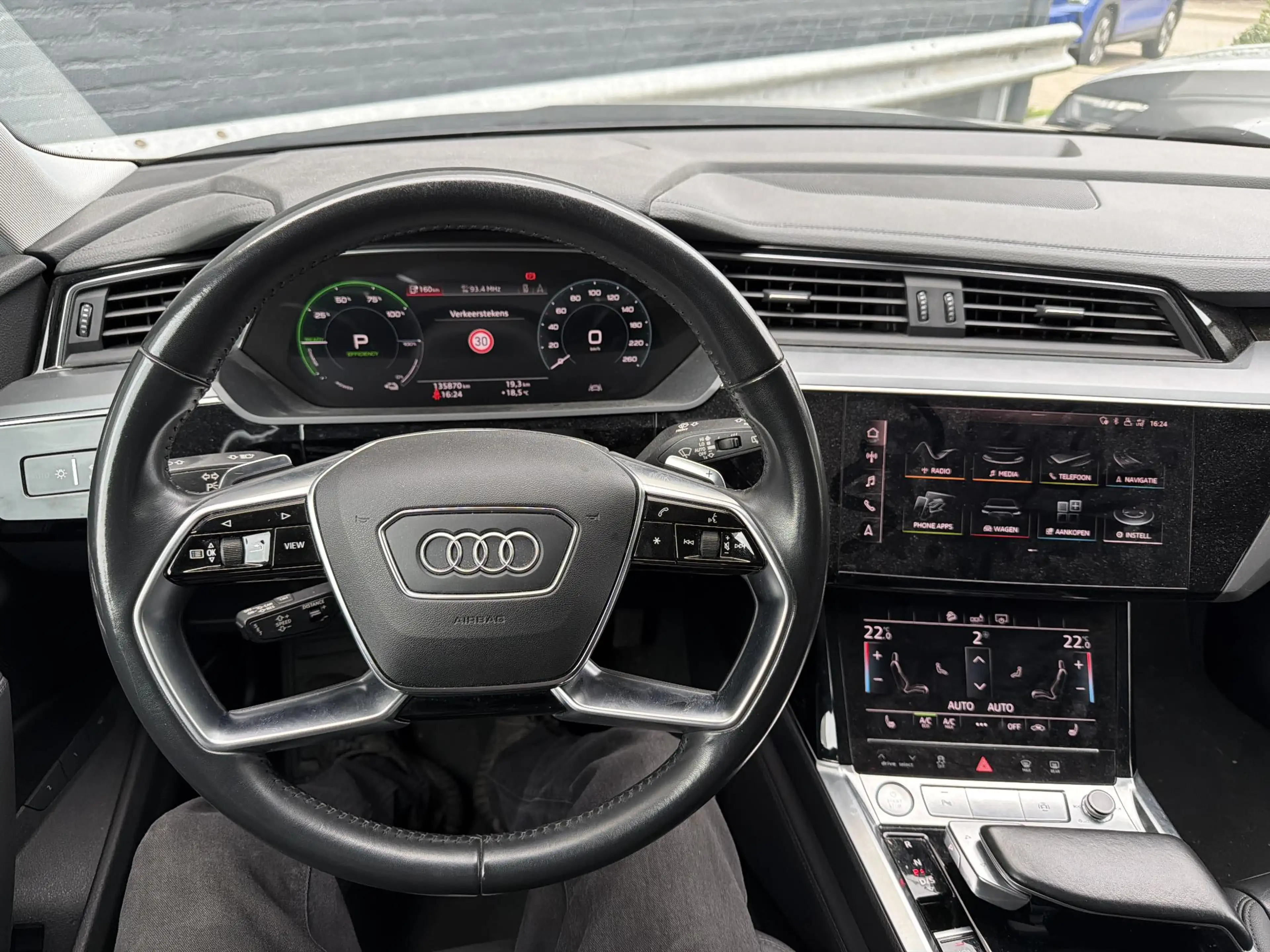 Audi e-tron e-tron 50 quattro Launch edition plus 71 kWh | Led — photo 9