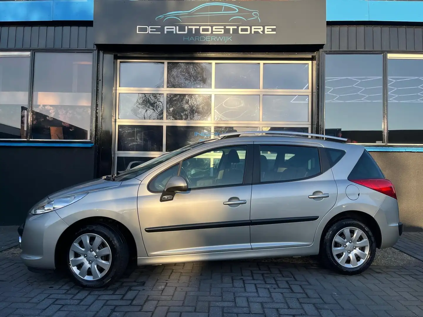 Peugeot 207 SW 1.6 VTi XS Airco Trekhaak Panodak 2e Eig Zeer N Grijs - 1