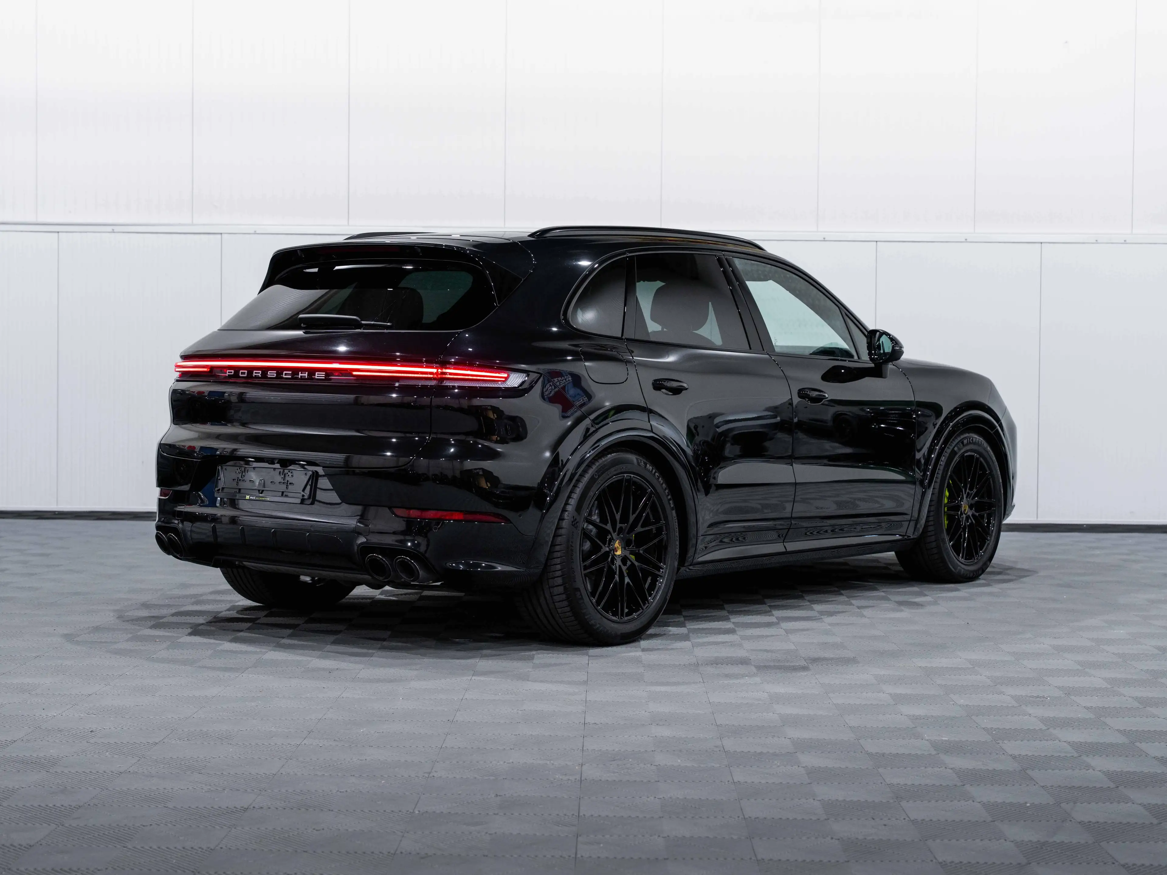 Porsche Cayenne Hybride SPORTDESIGN/Sportuitlaat/Head Up/22inch/FULL — photo 2