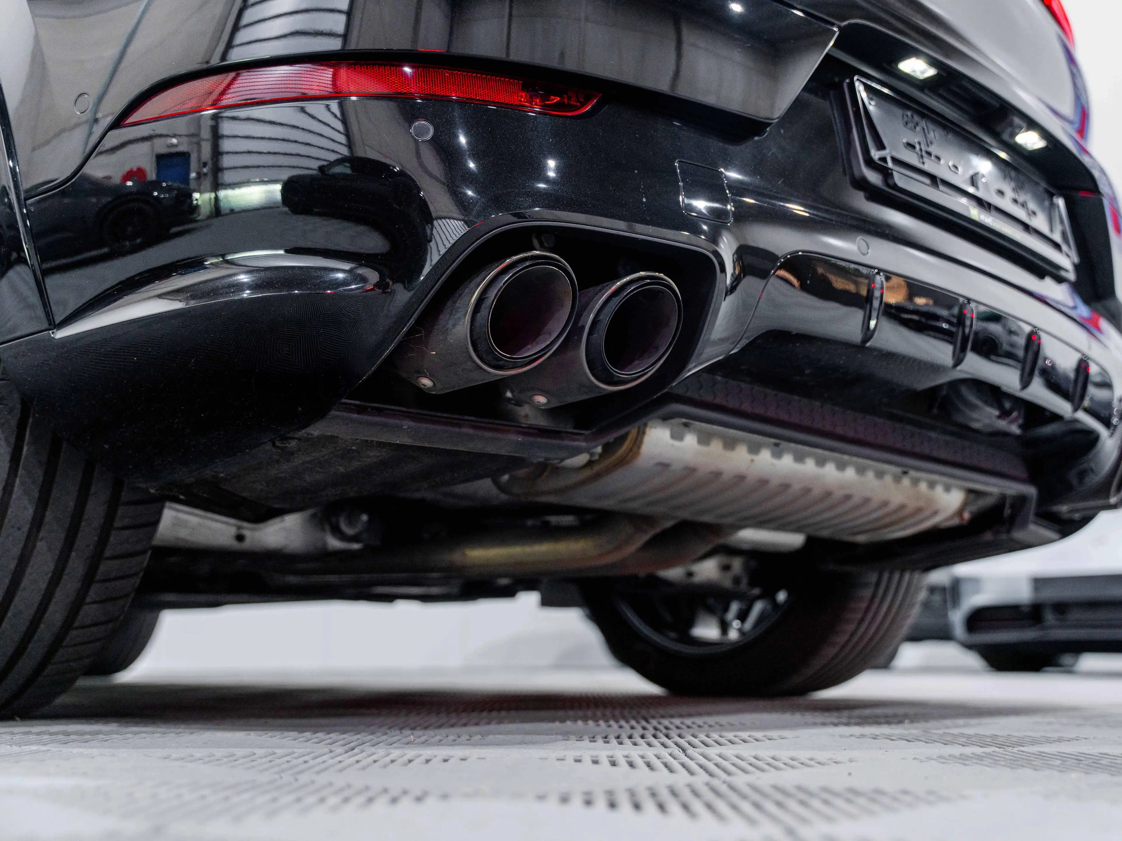 Porsche Cayenne Hybride SPORTDESIGN/Sportuitlaat/Head Up/22inch/FULL — photo 9