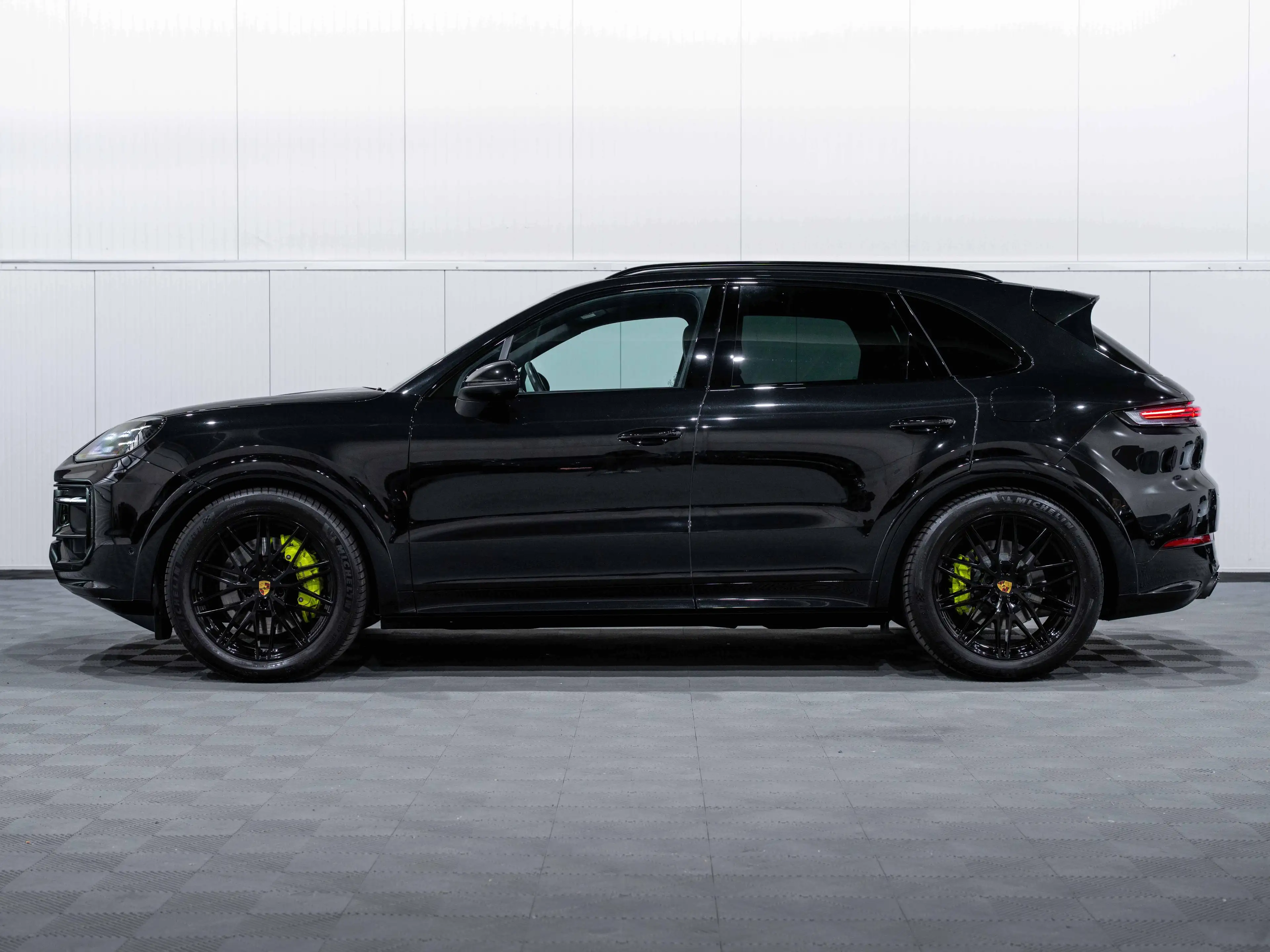 Porsche Cayenne Hybride SPORTDESIGN/Sportuitlaat/Head Up/22inch/FULL — photo 8