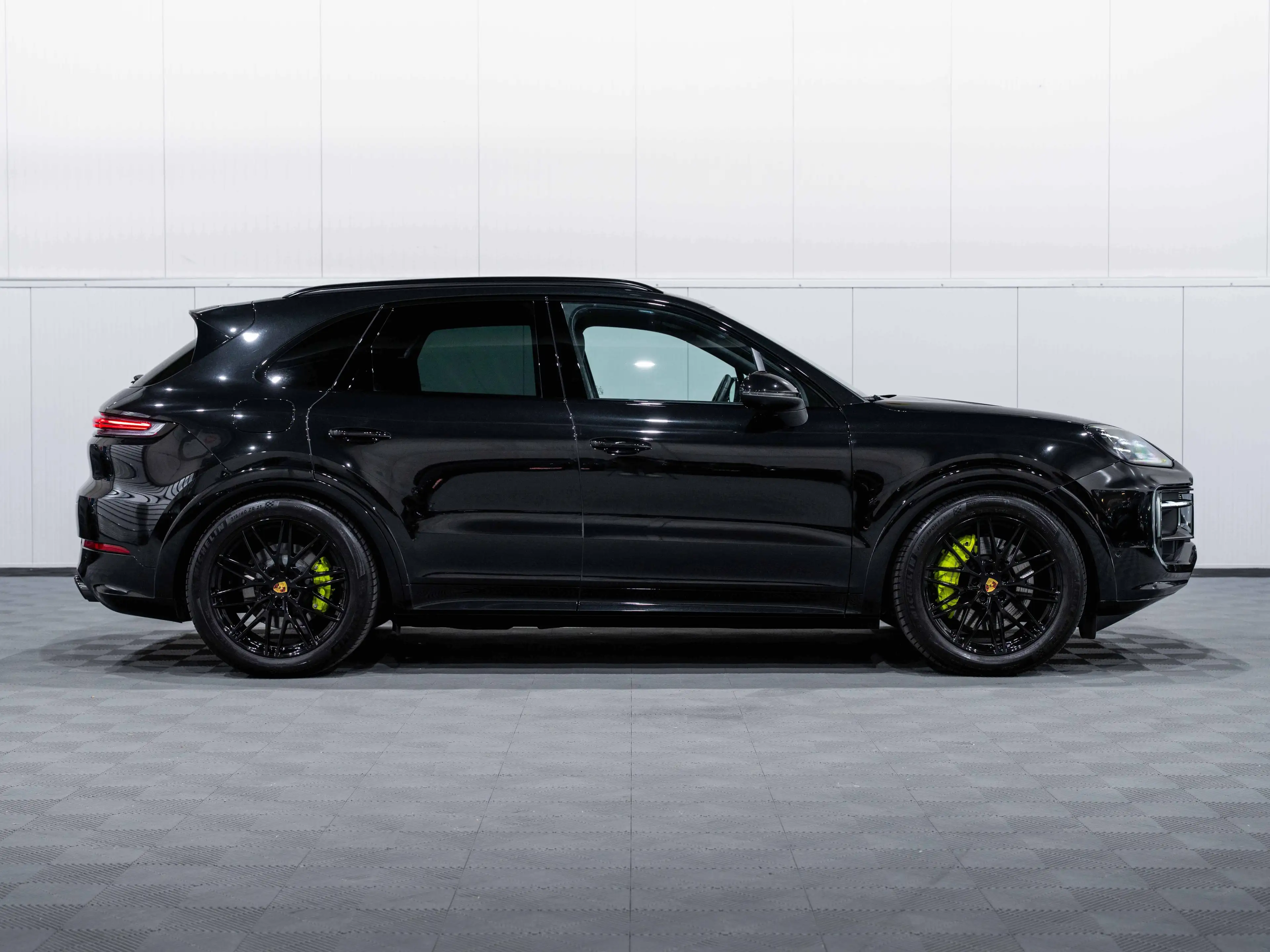 Porsche Cayenne Hybride SPORTDESIGN/Sportuitlaat/Head Up/22inch/FULL — photo 7