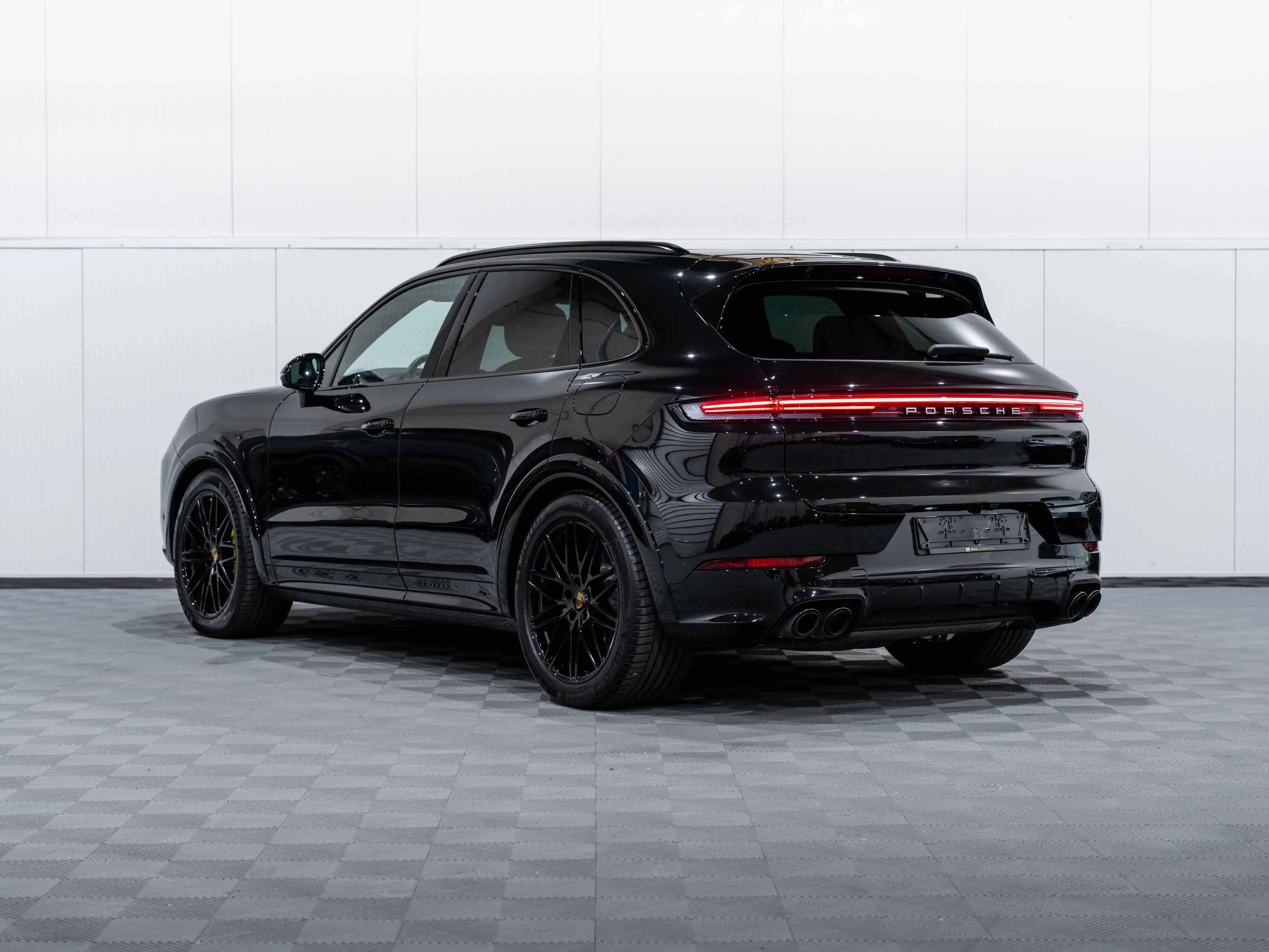 Porsche Cayenne Hybride SPORTDESIGN/Sportuitlaat/Head Up/22inch/FULL — photo 3