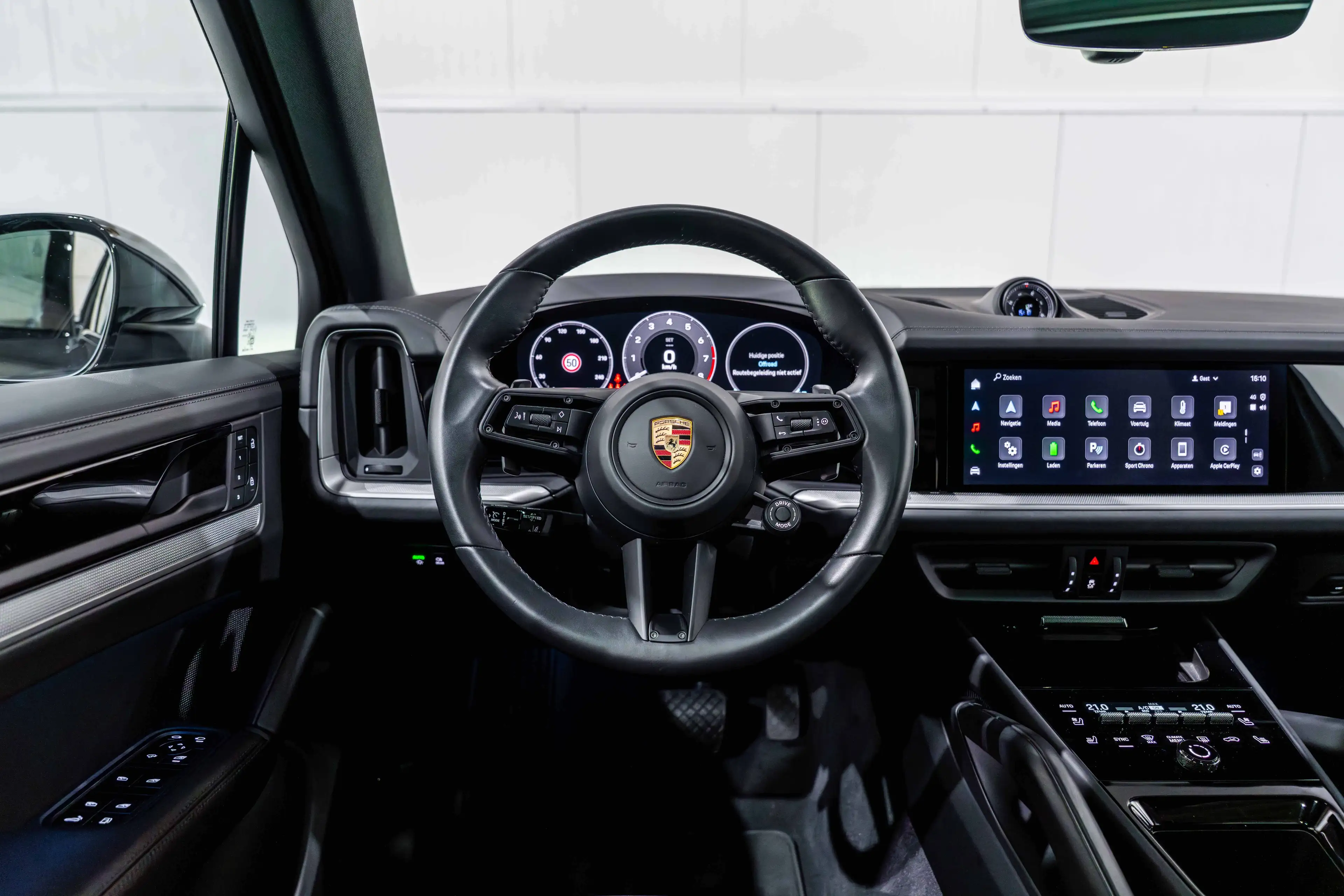 Porsche Cayenne Hybride SPORTDESIGN/Sportuitlaat/Head Up/22inch/FULL — photo 13