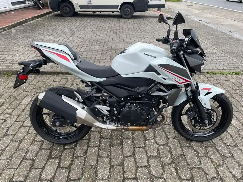 Kawasaki Z 400 - foto 3