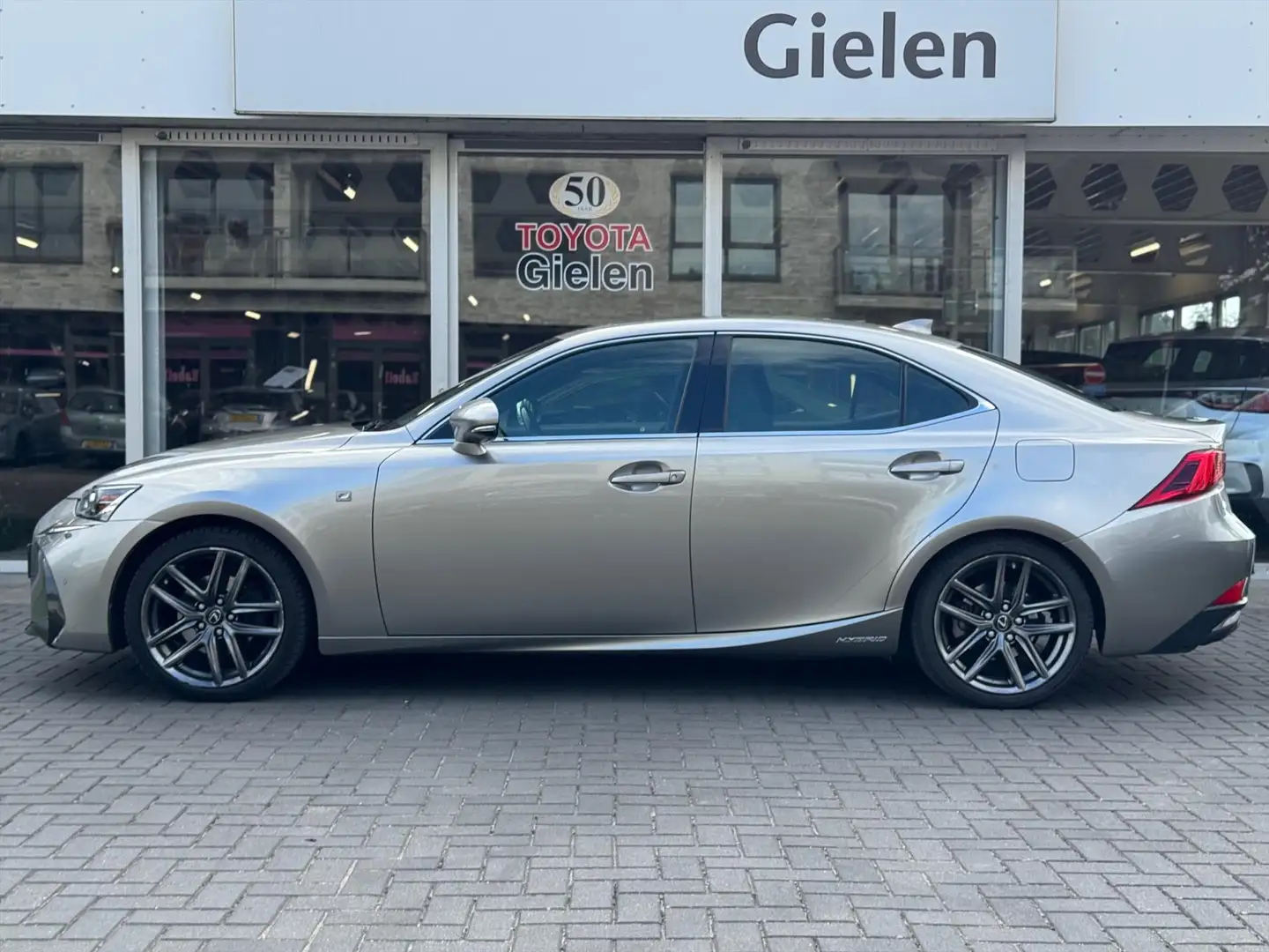 Lexus IS 300 300h F Sport Line | Schuifdak, Trekhaak, Premium N Gris - 2