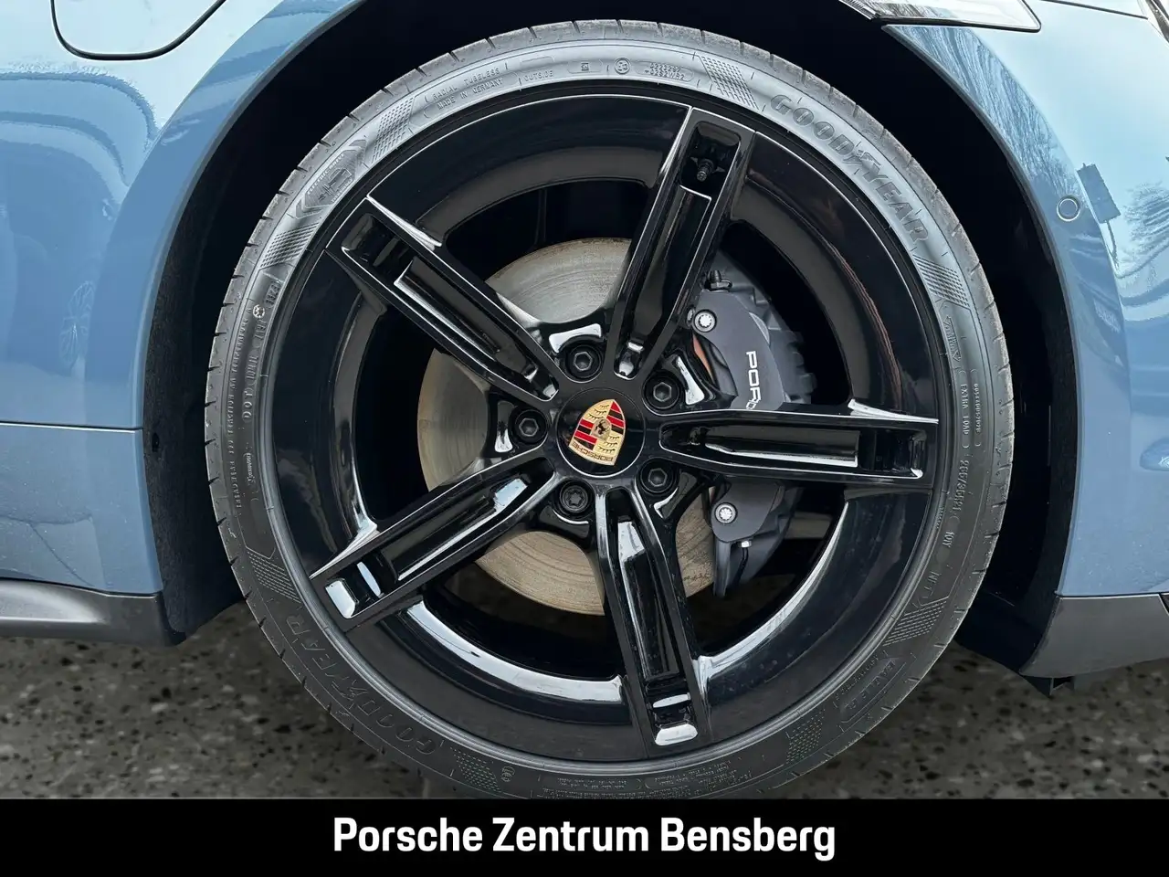 Porsche Taycan Sport Turismo Black Edition 11