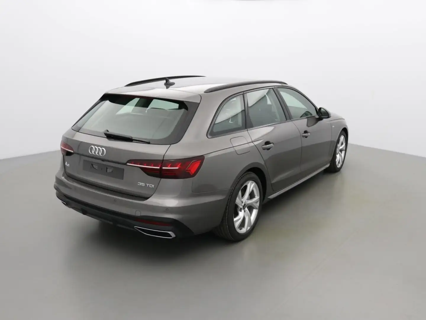 Audi A4 AVANT S LINE EDITION 163 35 TD - 1